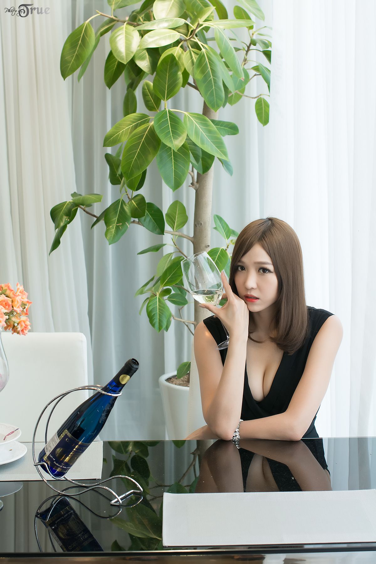 李仁慧(李恩慧)《办公室里的优雅气质女神》写真合集