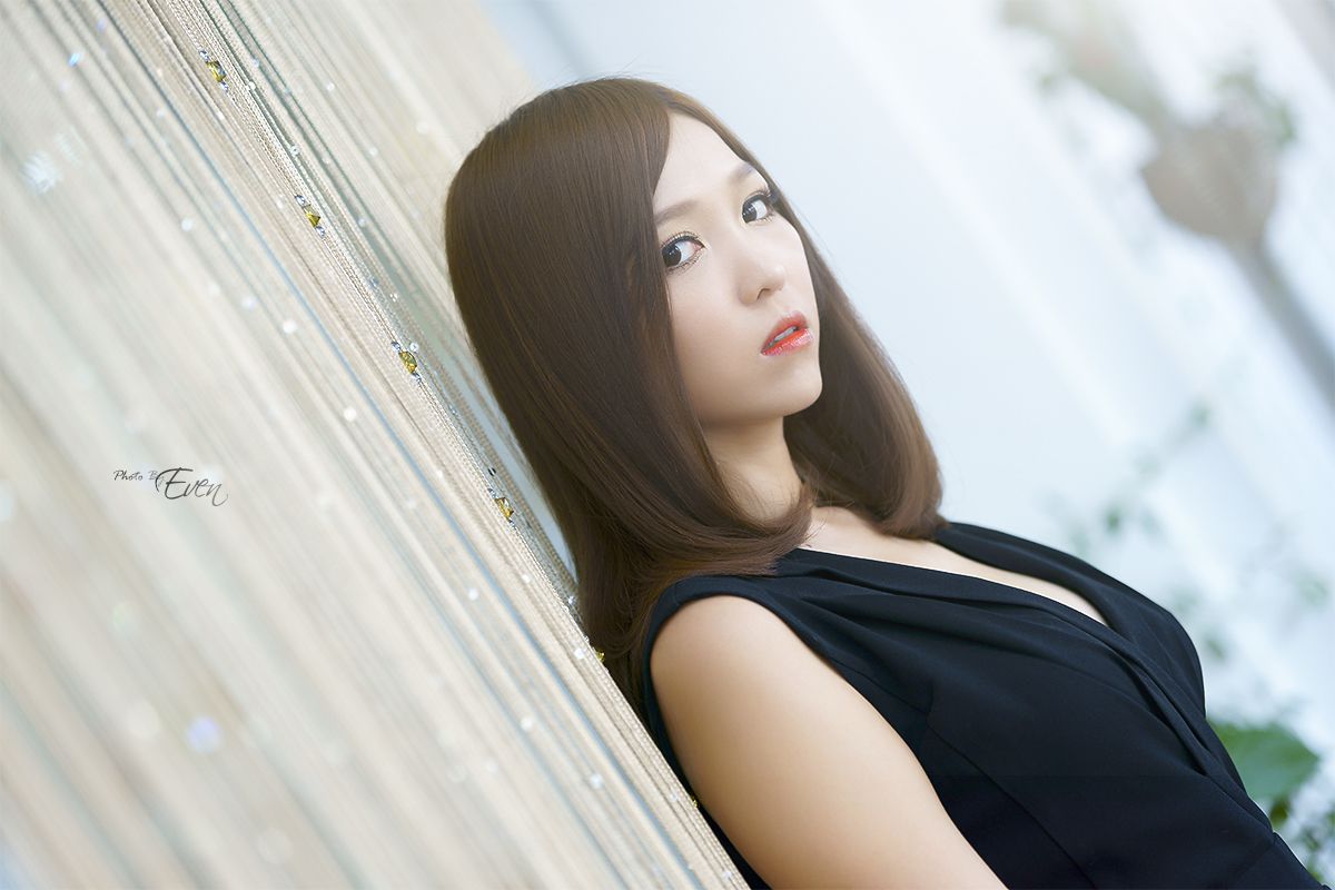 李仁慧(李恩慧)《办公室里的优雅气质女神》写真合集