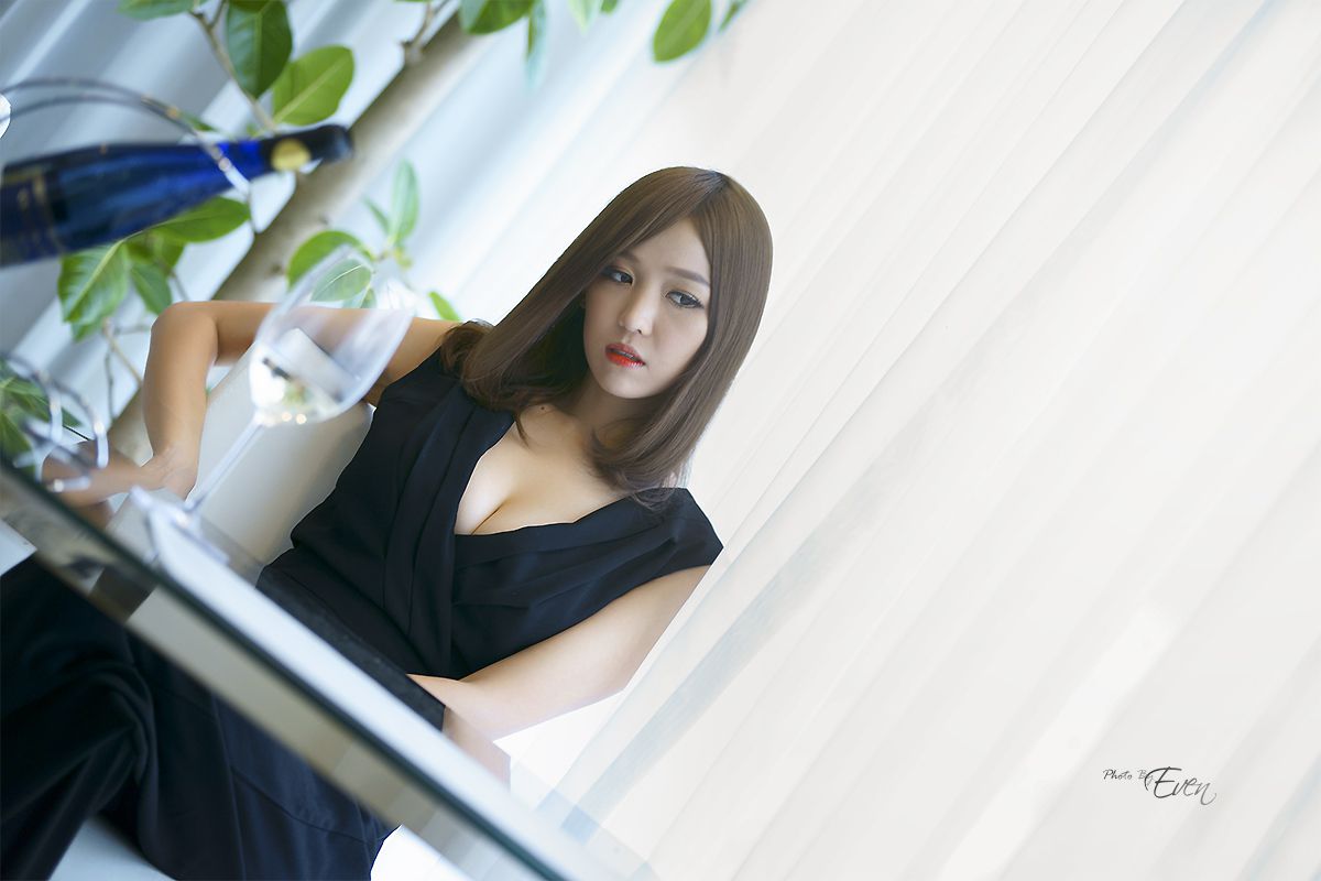 李仁慧(李恩慧)《办公室里的优雅气质女神》写真合集