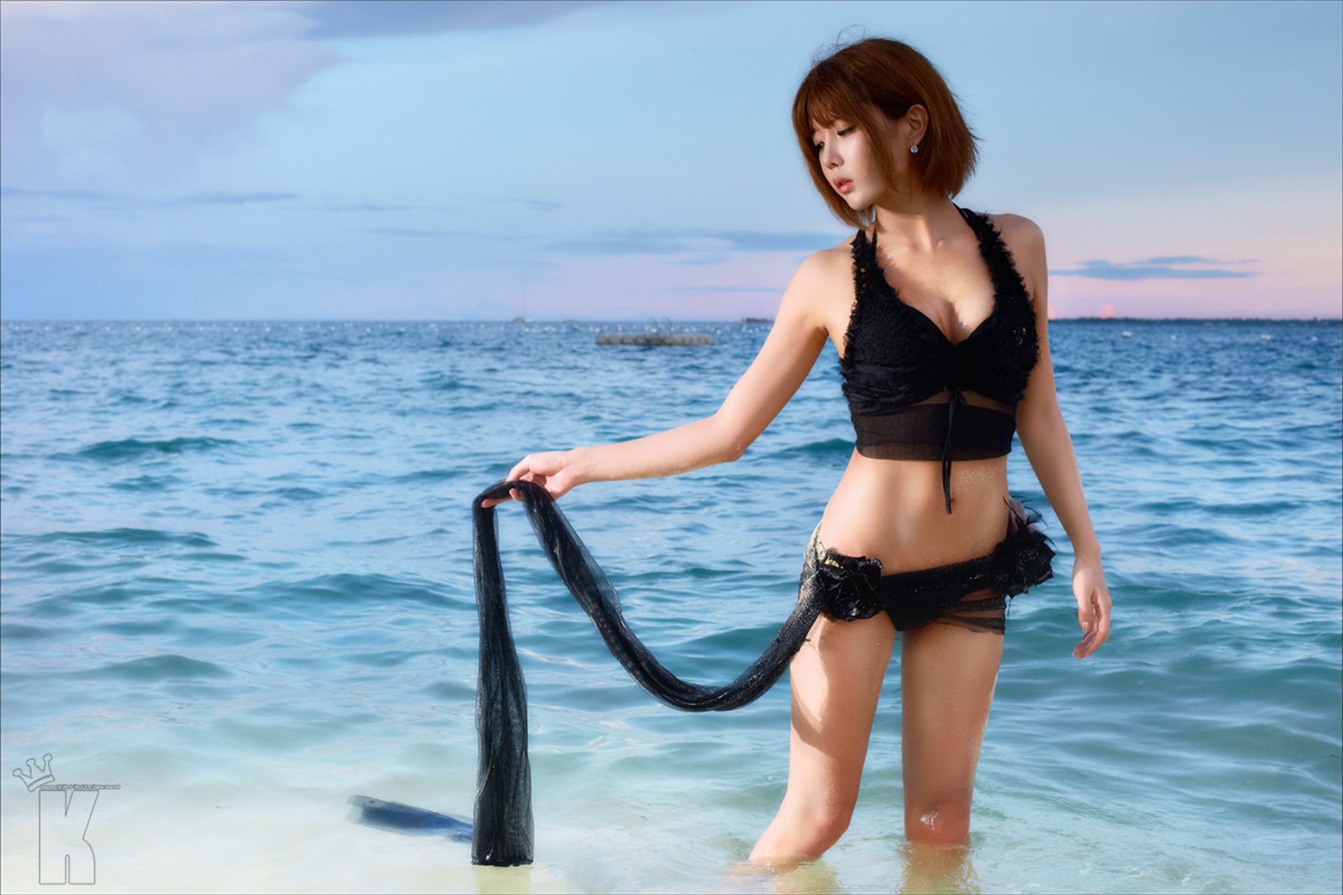 许允美《沙滩唯美蕾丝》