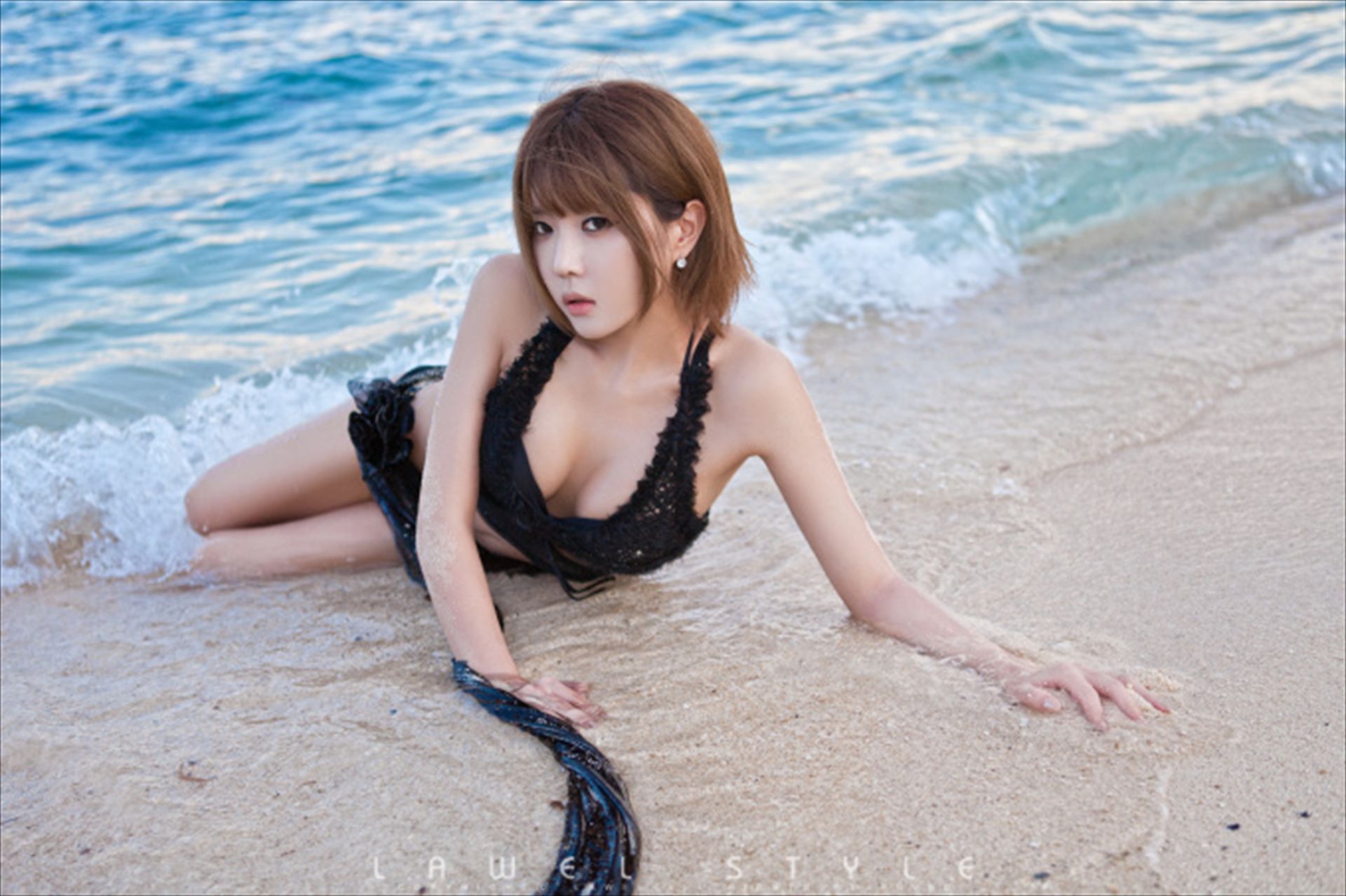 许允美《沙滩唯美蕾丝》