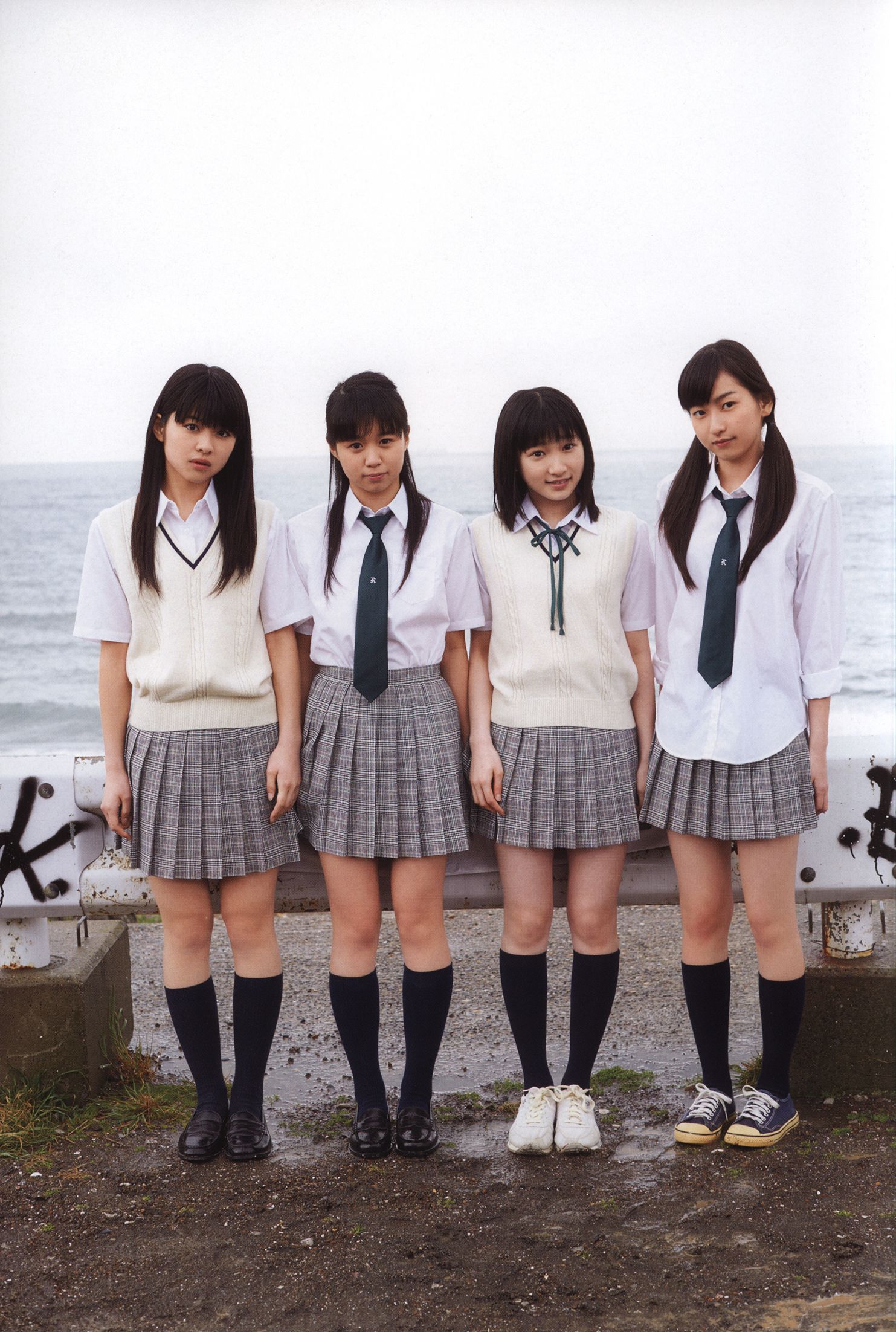 日本美少女组合Juice=Juice《OFFICIAL PHOTO BOOK》