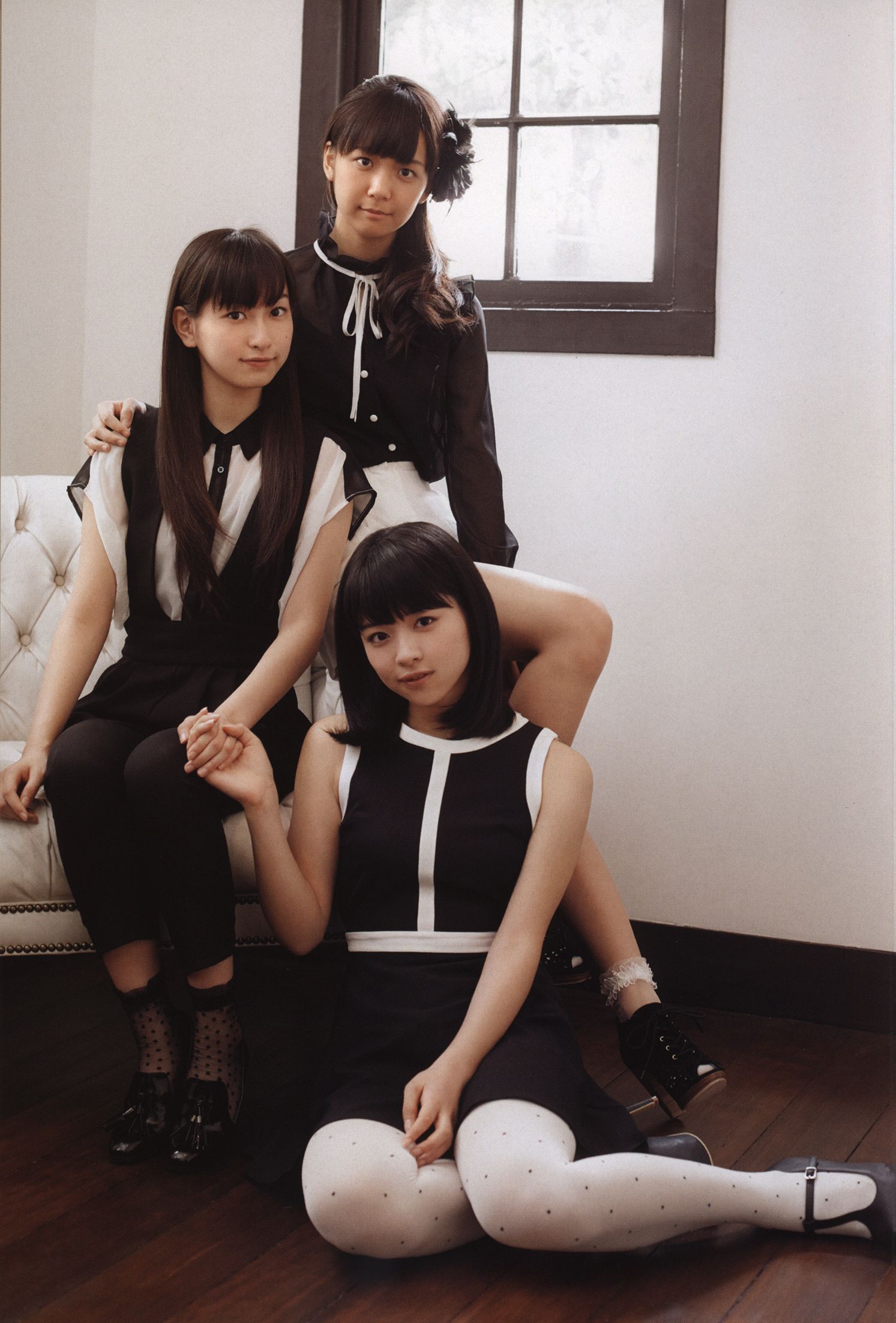 日本美少女组合Juice=Juice《OFFICIAL PHOTO BOOK》