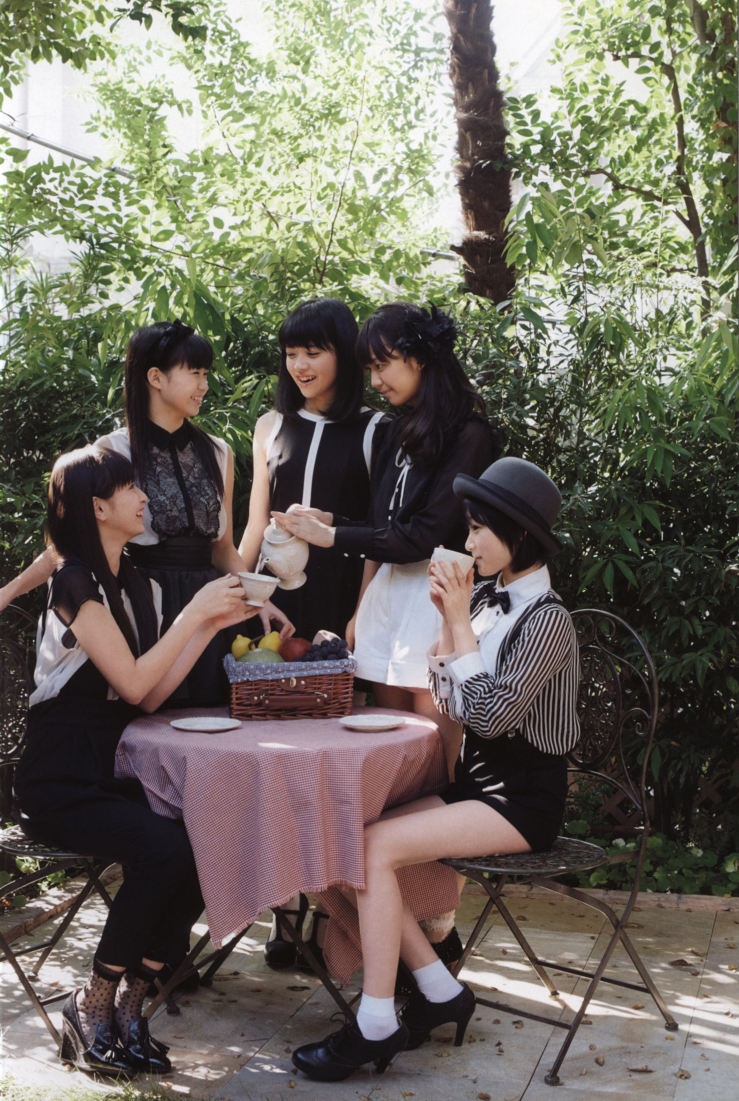日本美少女组合Juice=Juice《OFFICIAL PHOTO BOOK》