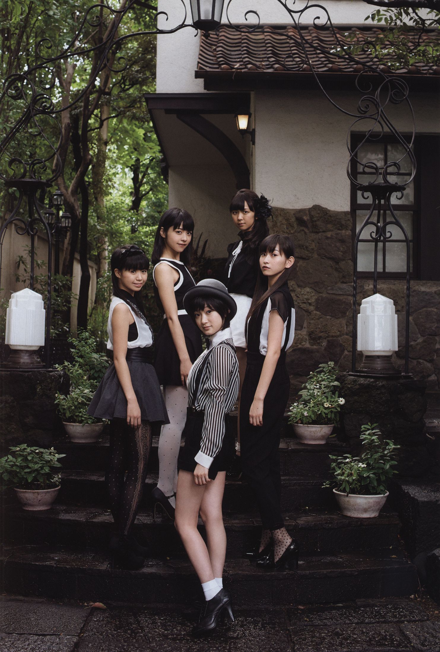 日本美少女组合Juice=Juice《OFFICIAL PHOTO BOOK》