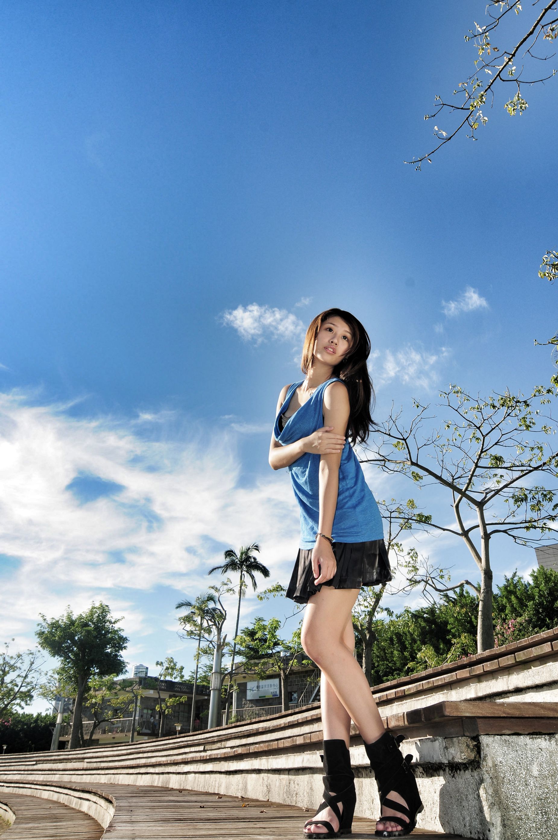 台湾美女林真亦YUNA《阳光街拍》图片合集