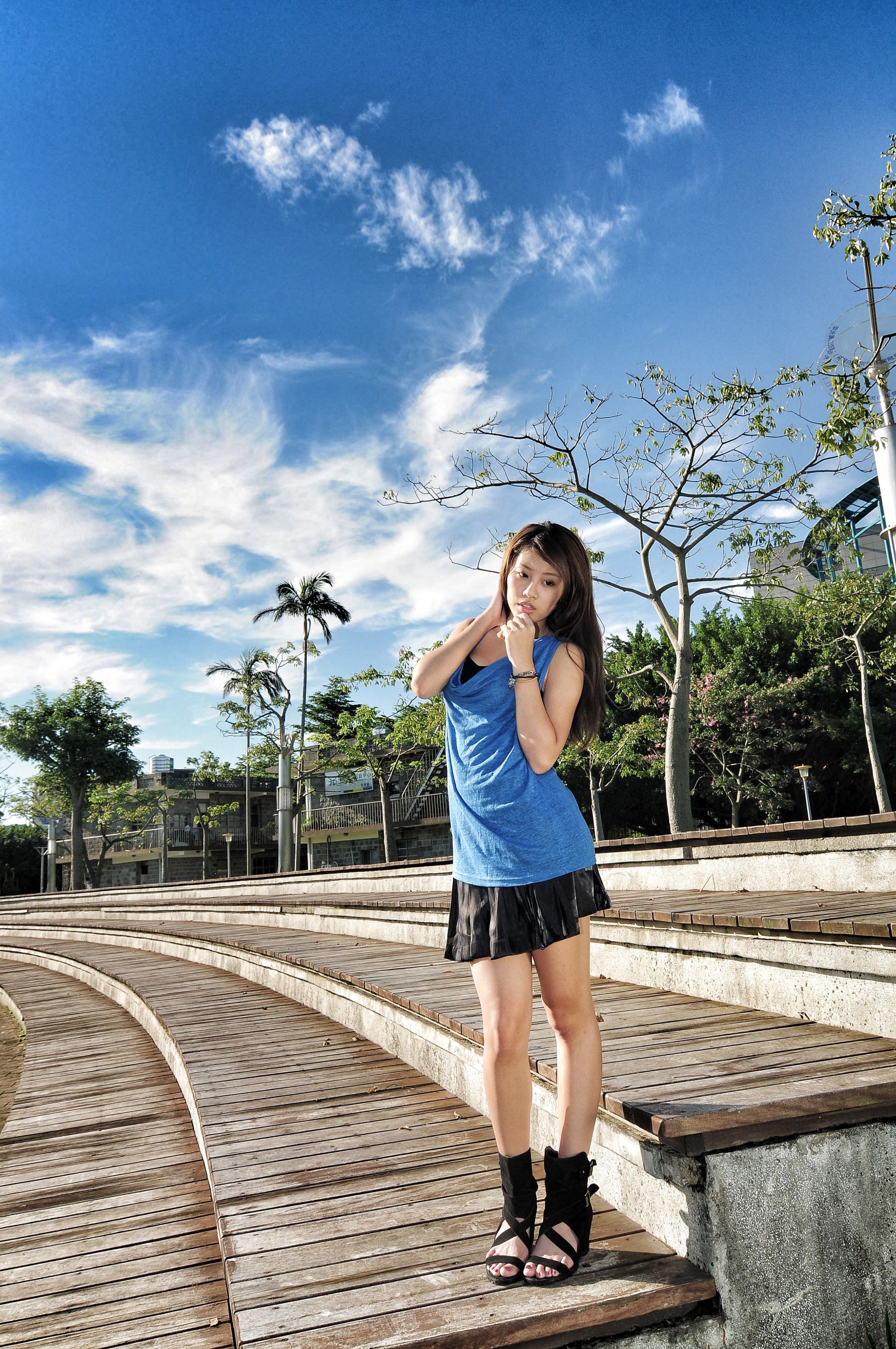台湾美女林真亦YUNA《阳光街拍》图片合集