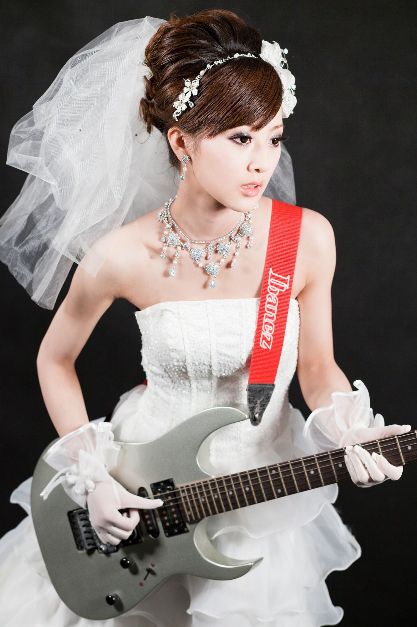 张允霏/果子MM《創意婚紗潮流風》
