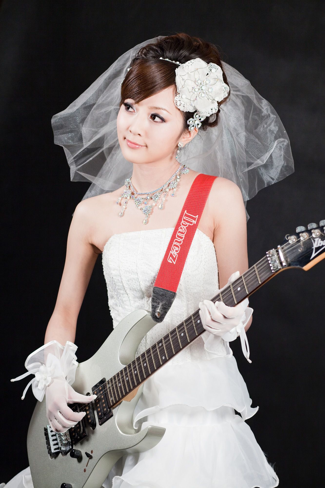 张允霏/果子MM《創意婚紗潮流風》