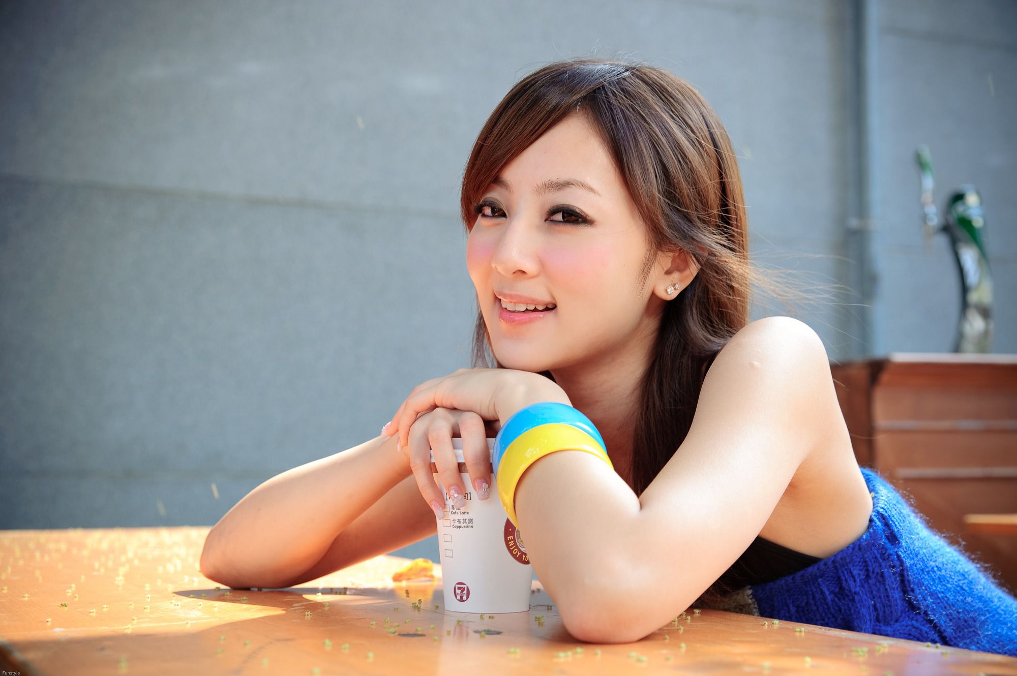 台湾网络女神果子MM《華山藝文中心III +228公園》外拍