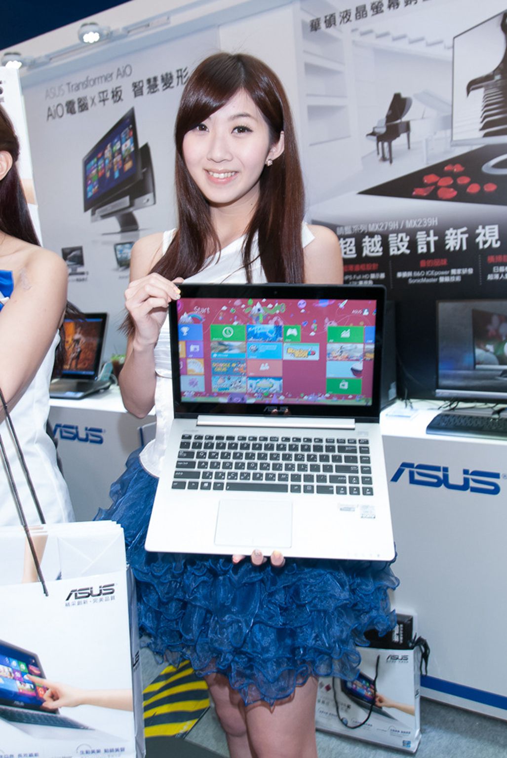 台湾模特安琪《电子数码会展高清图片》合辑