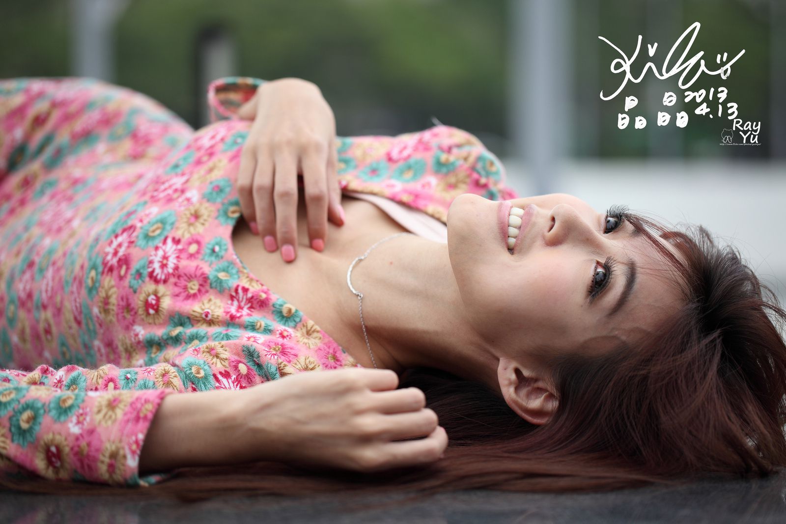 台湾美女廖挺伶/Kila晶晶《花色超短裙街拍》
