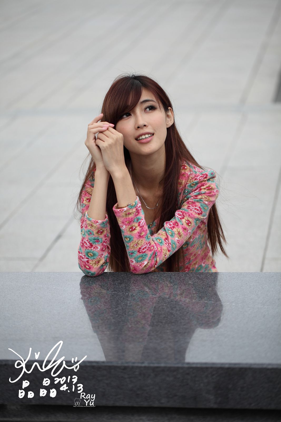 台湾美女廖挺伶/Kila晶晶《花色超短裙街拍》
