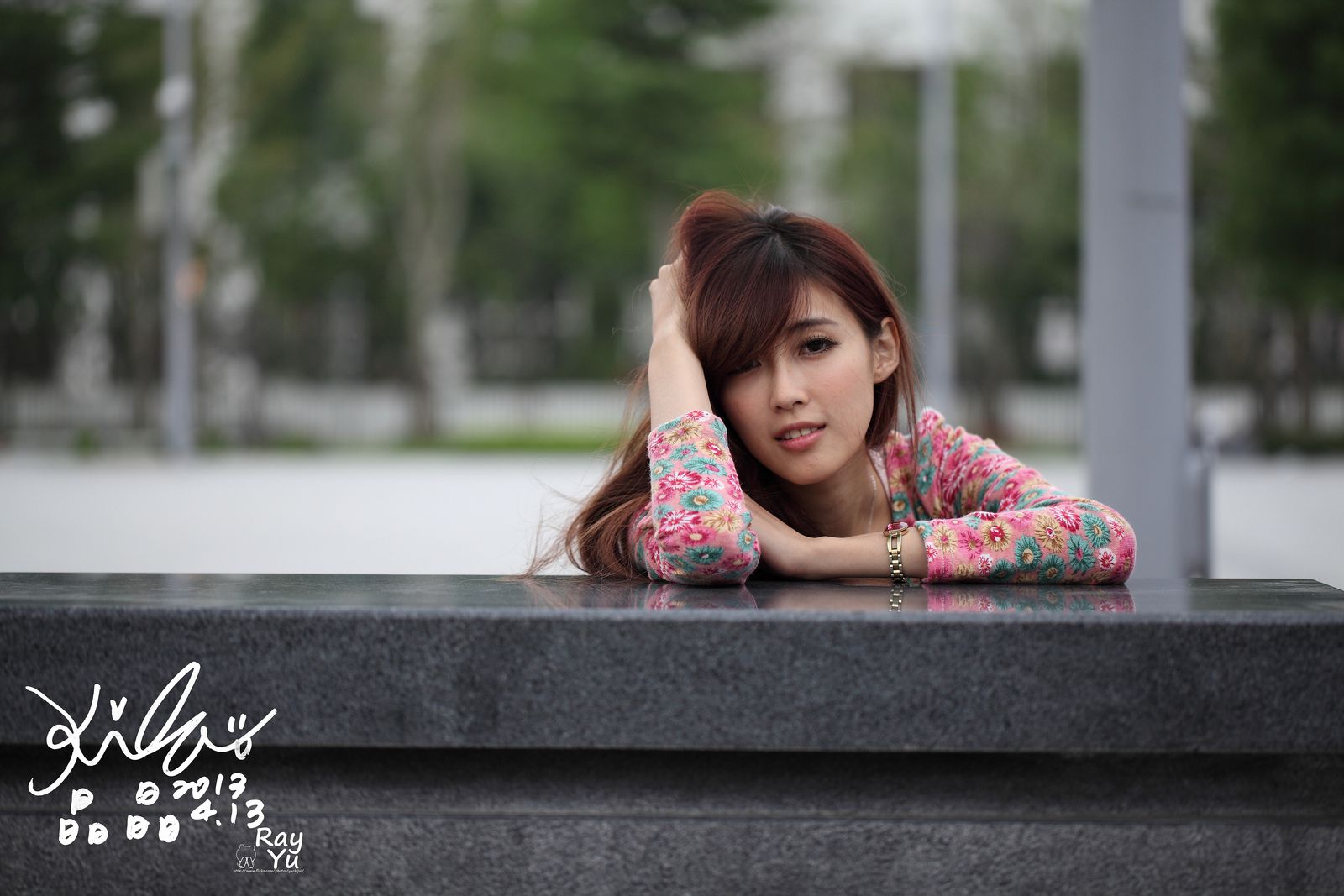 台湾美女廖挺伶/Kila晶晶《花色超短裙街拍》