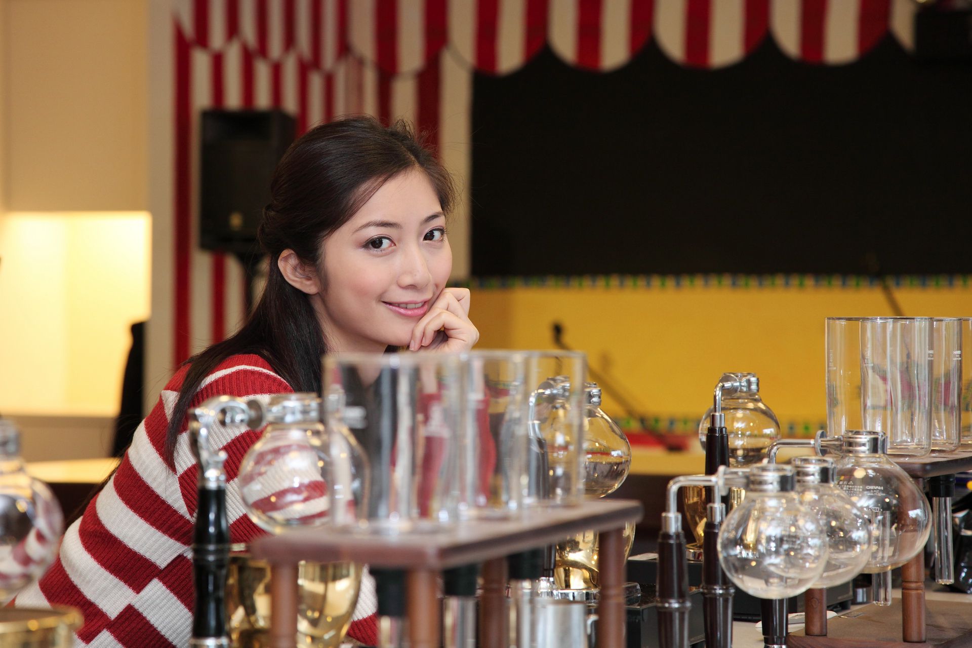 台湾模特Emily《酒店室拍》
