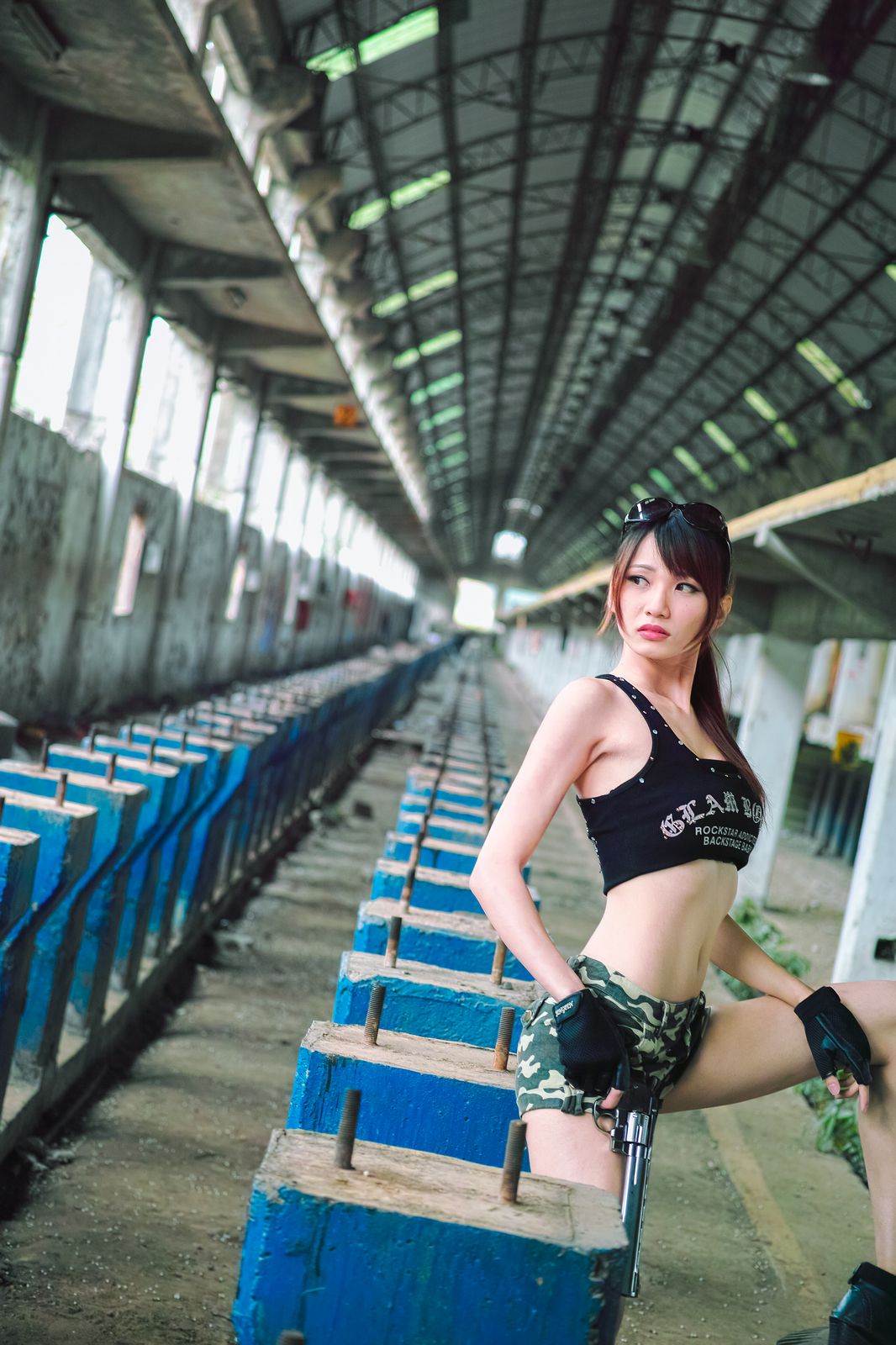 台湾美女蔡译心Candice《南港廢墟外拍》