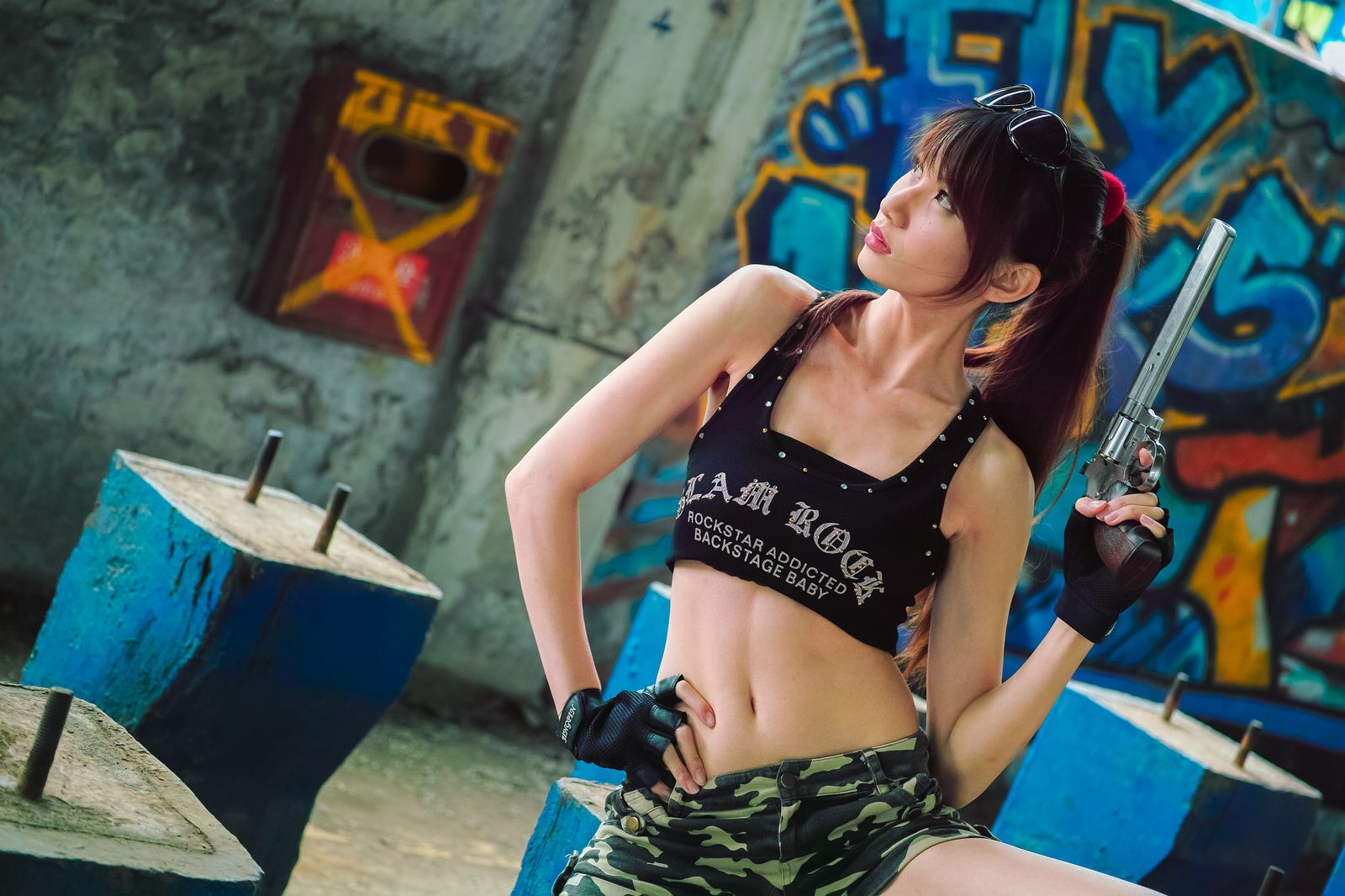 台湾美女蔡译心Candice《南港廢墟外拍》
