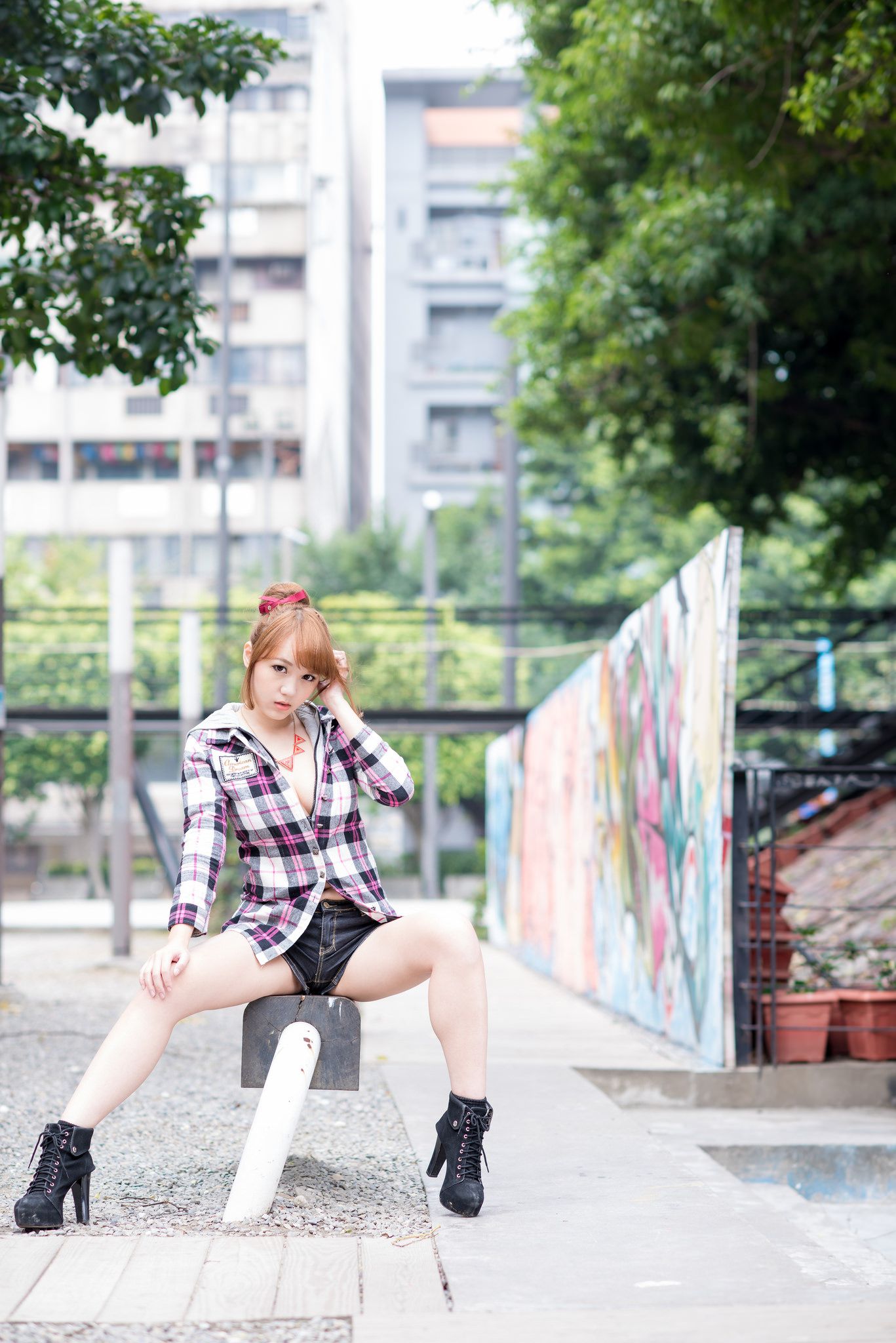 台湾美女黄镫娴Neko《信义外拍》