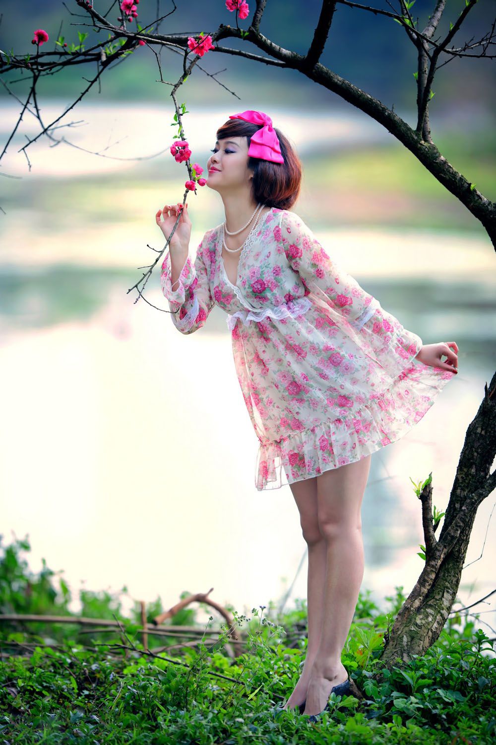 台湾妹子尹芝《唯美花色连衣裙外拍》