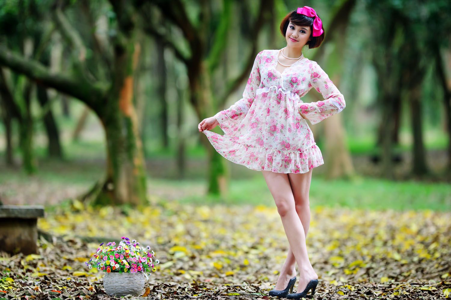 台湾妹子尹芝《唯美花色连衣裙外拍》