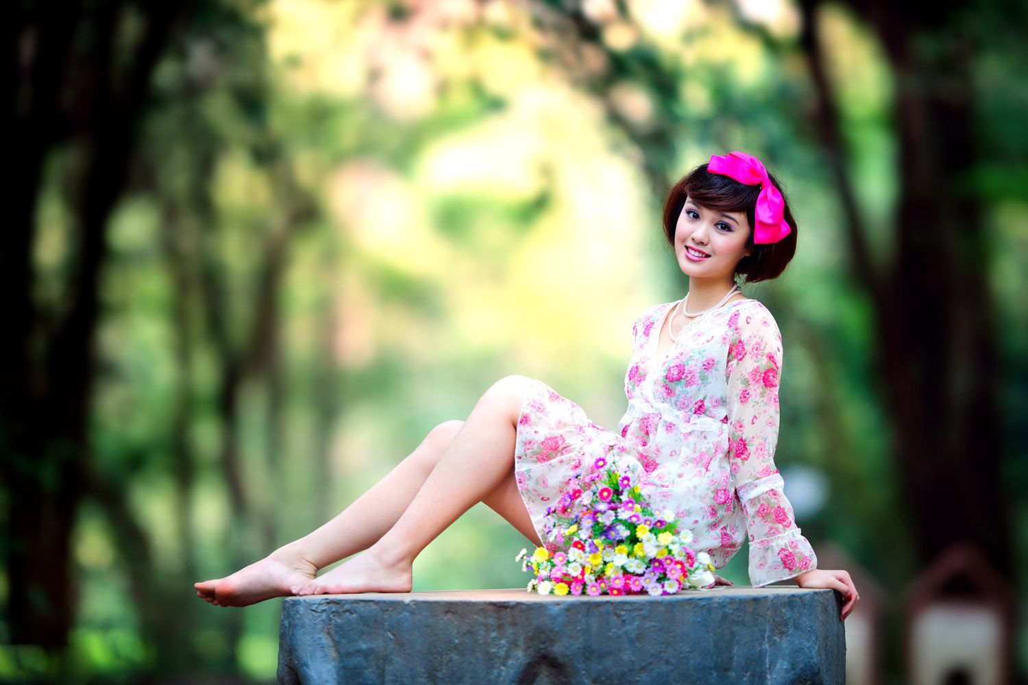 台湾妹子尹芝《唯美花色连衣裙外拍》