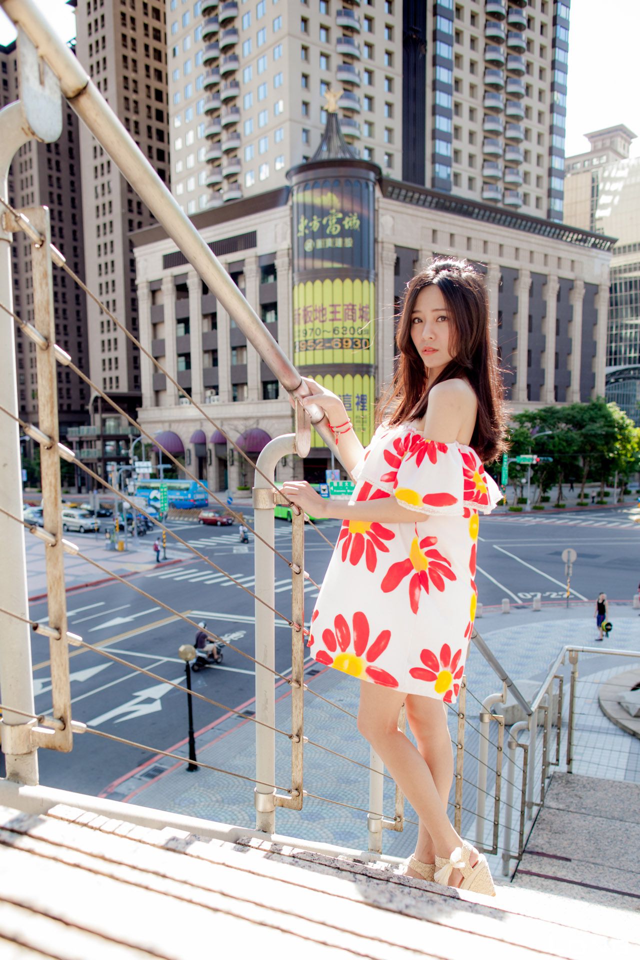台湾美女Anita林千如《中央商圈外拍》