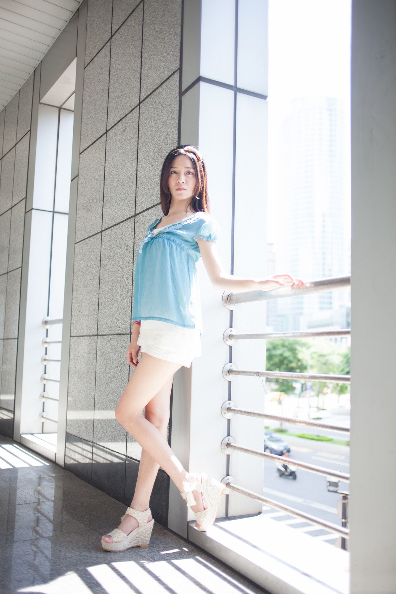 台湾美女Anita林千如《中央商圈外拍》