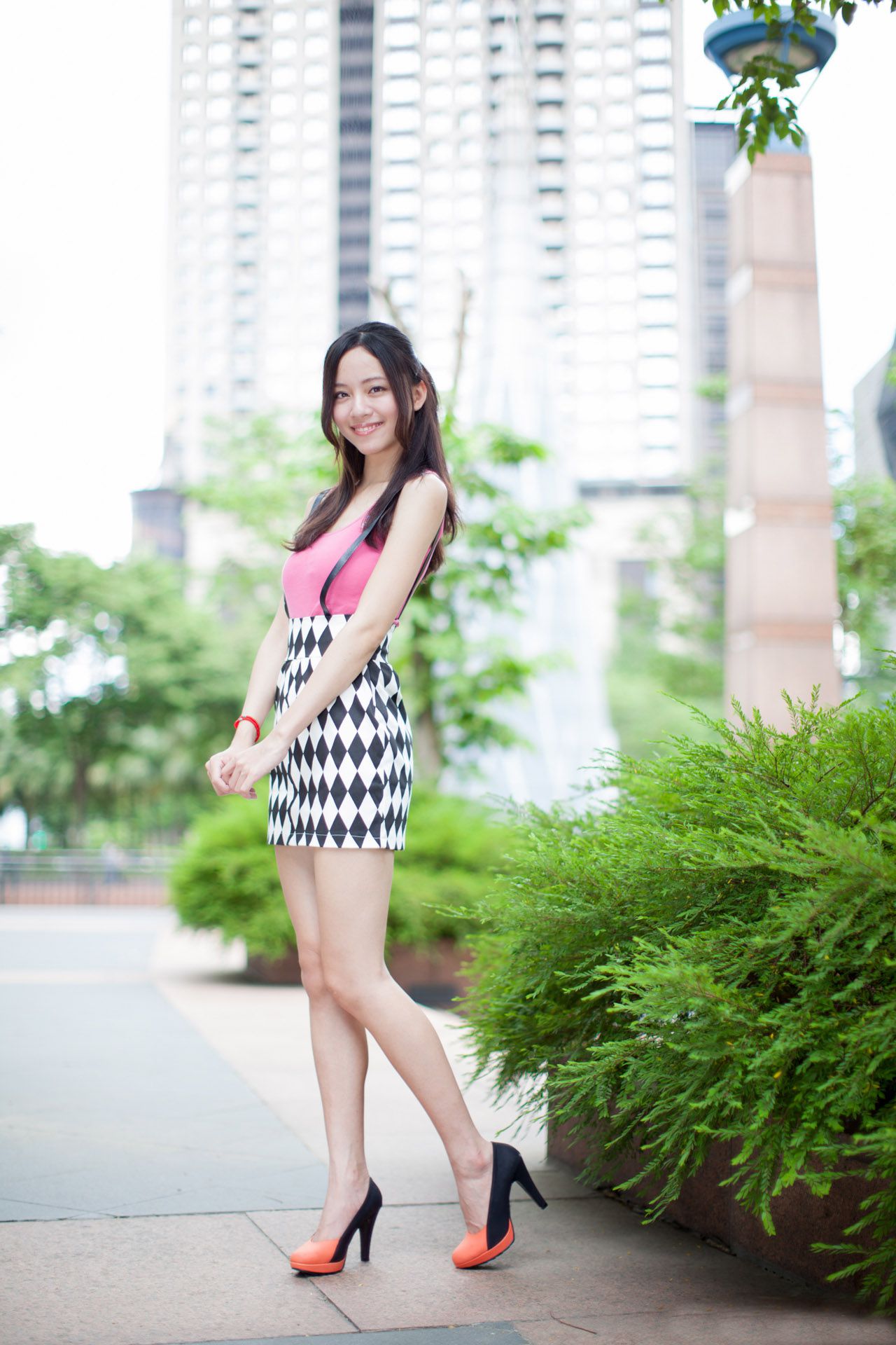 台湾美女Anita林千如《中央商圈外拍》