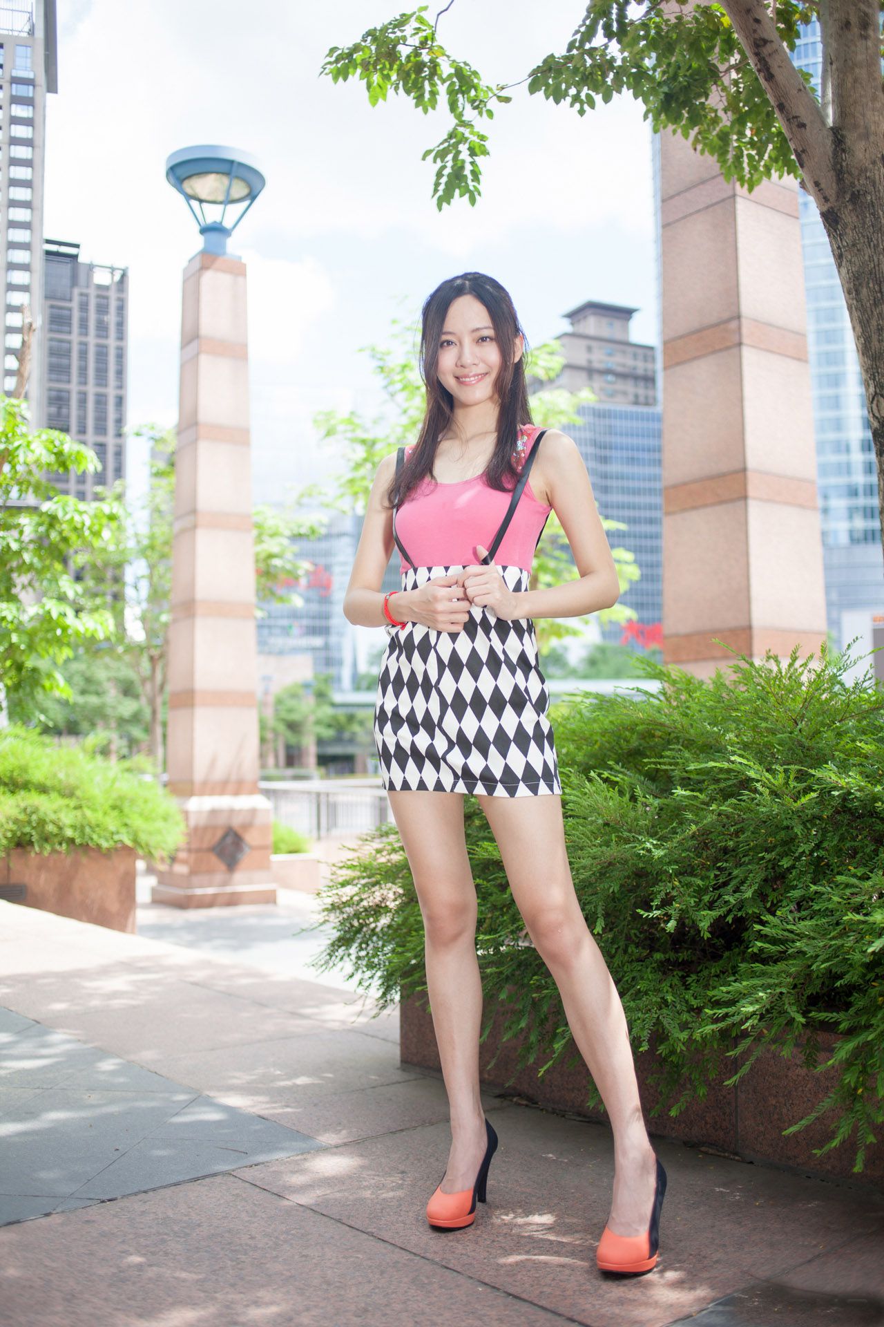 台湾美女Anita林千如《中央商圈外拍》