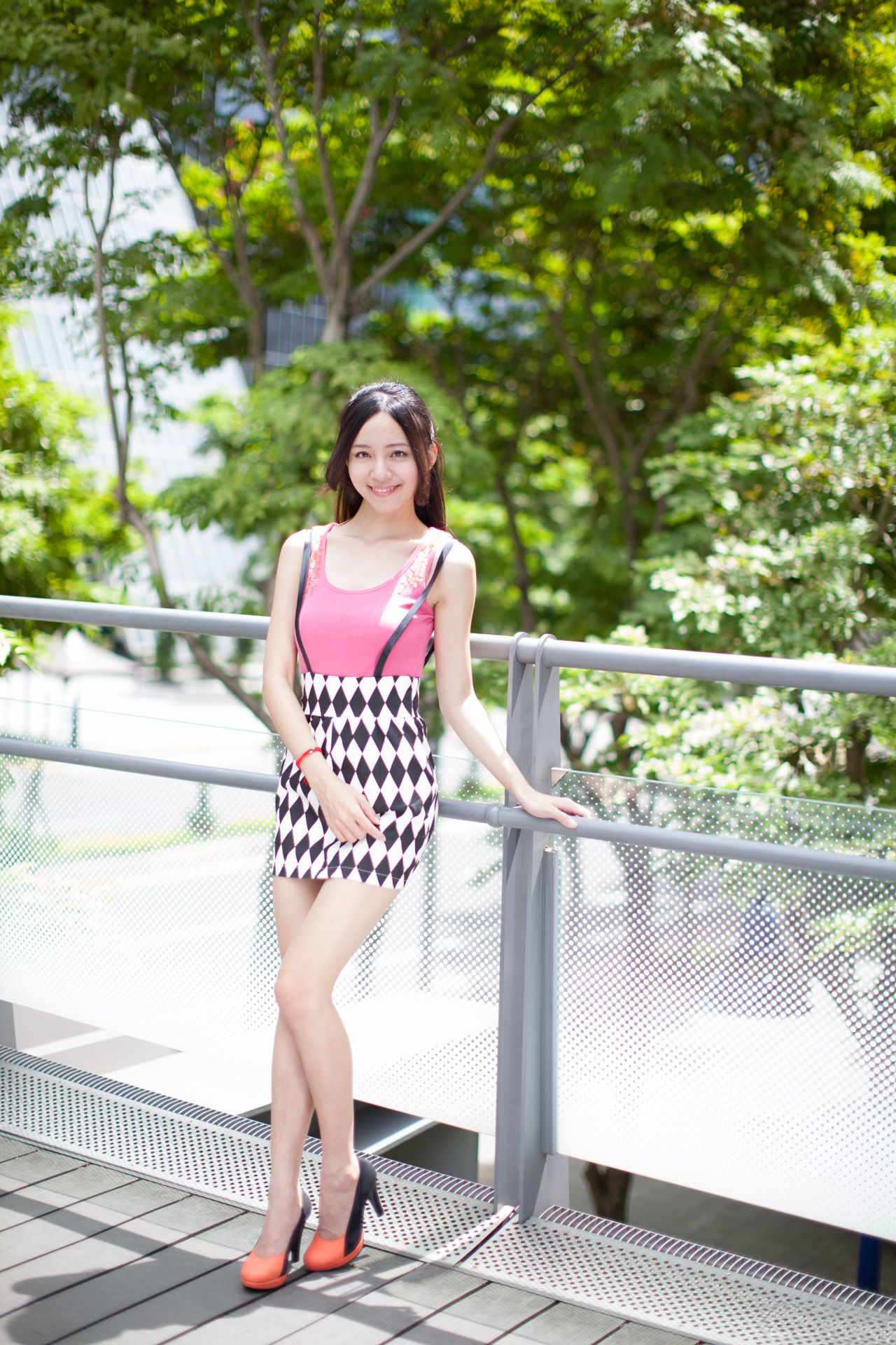 台湾美女Anita林千如《中央商圈外拍》