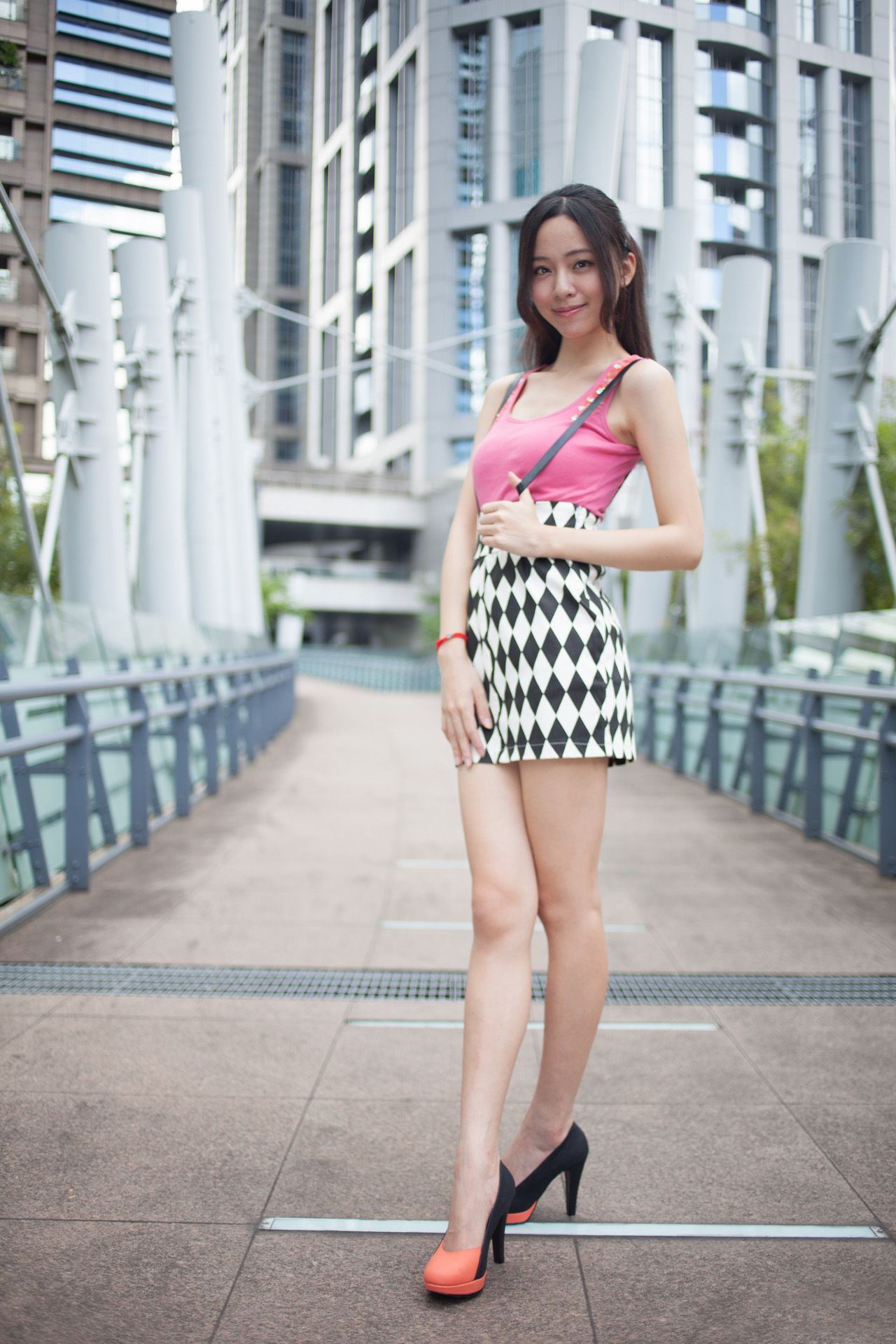 台湾美女Anita林千如《中央商圈外拍》