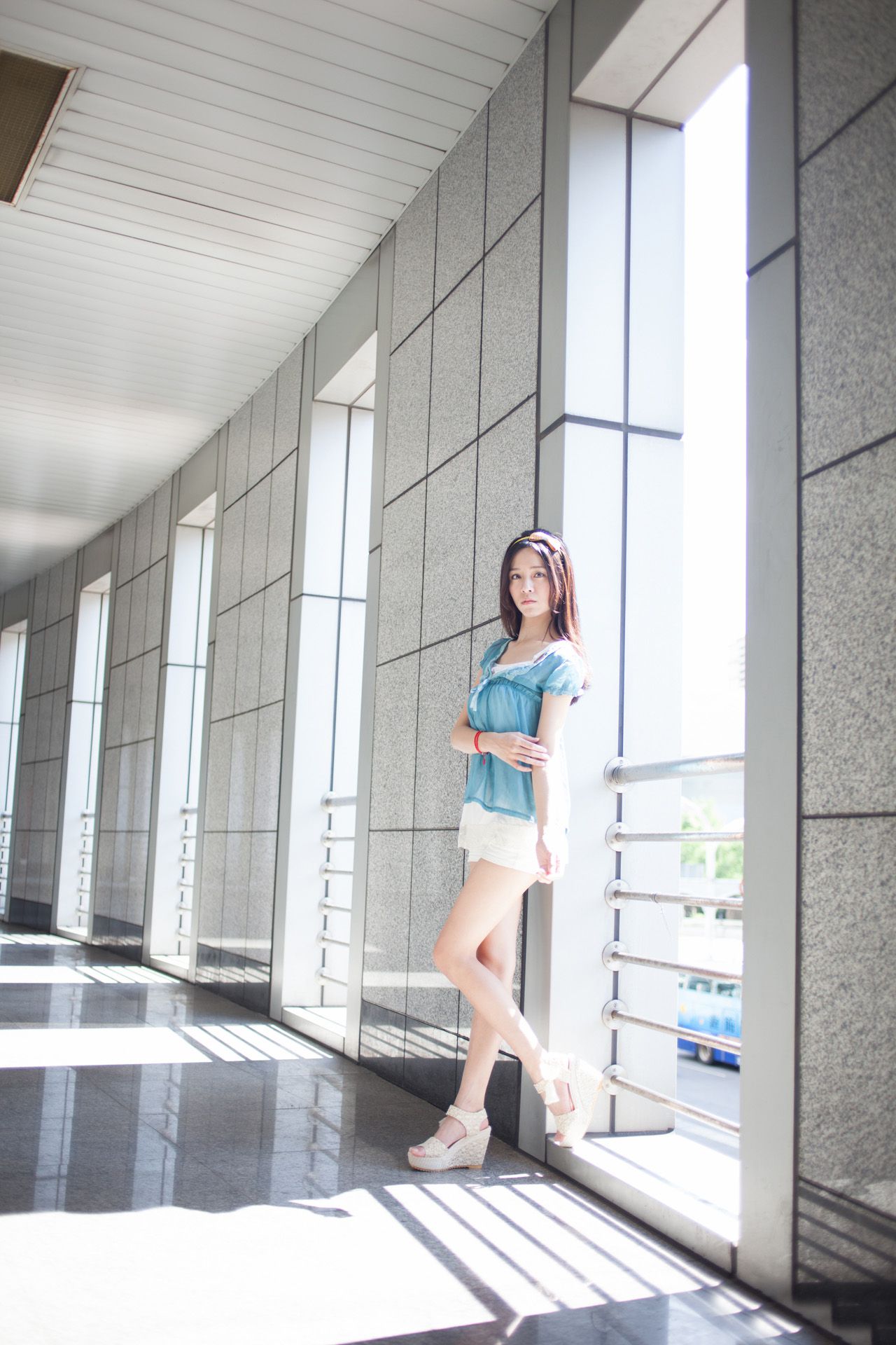 台湾美女Anita林千如《中央商圈外拍》