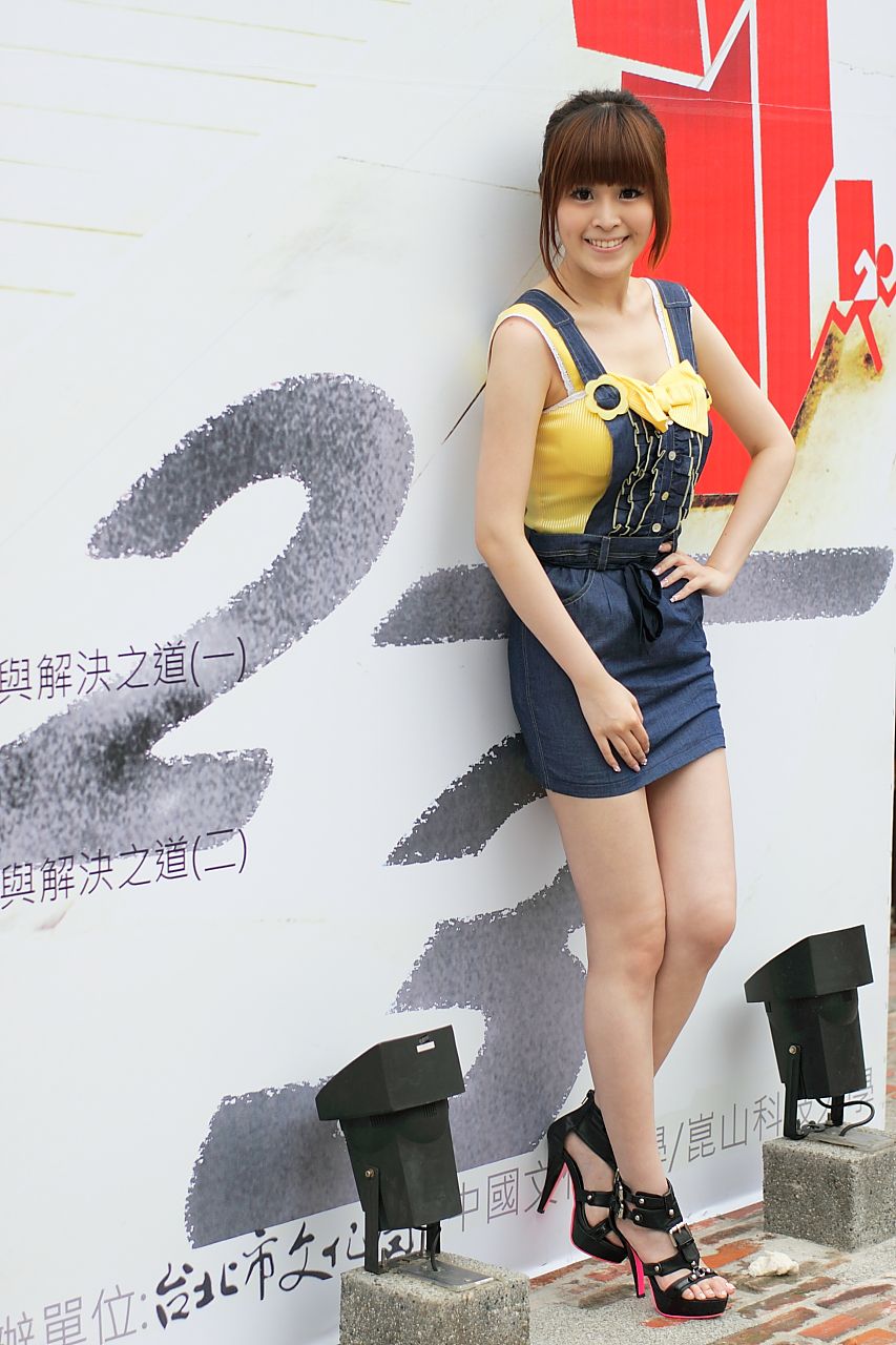 台湾可爱妹子白白/李依璇《外拍图片》写真合集