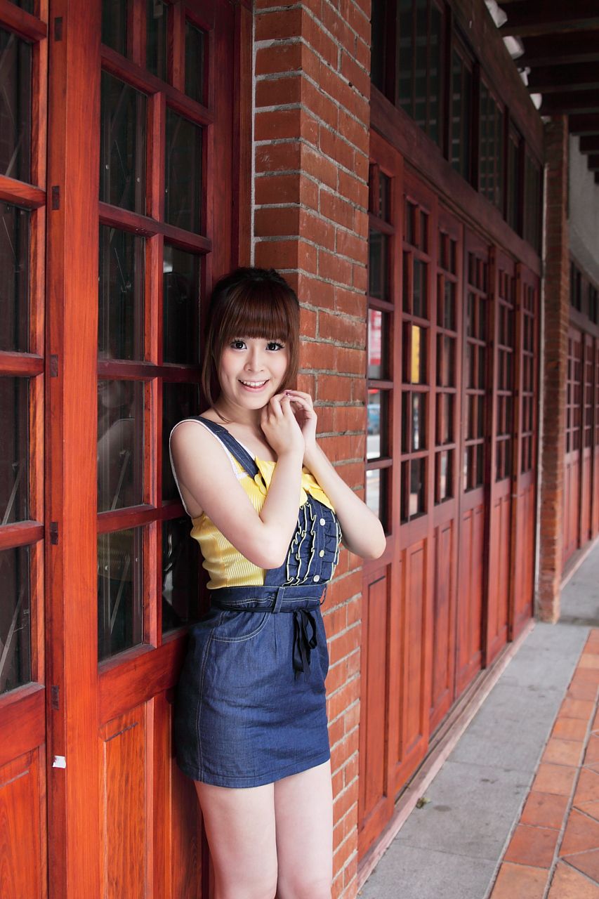 台湾可爱妹子白白/李依璇《外拍图片》写真合集