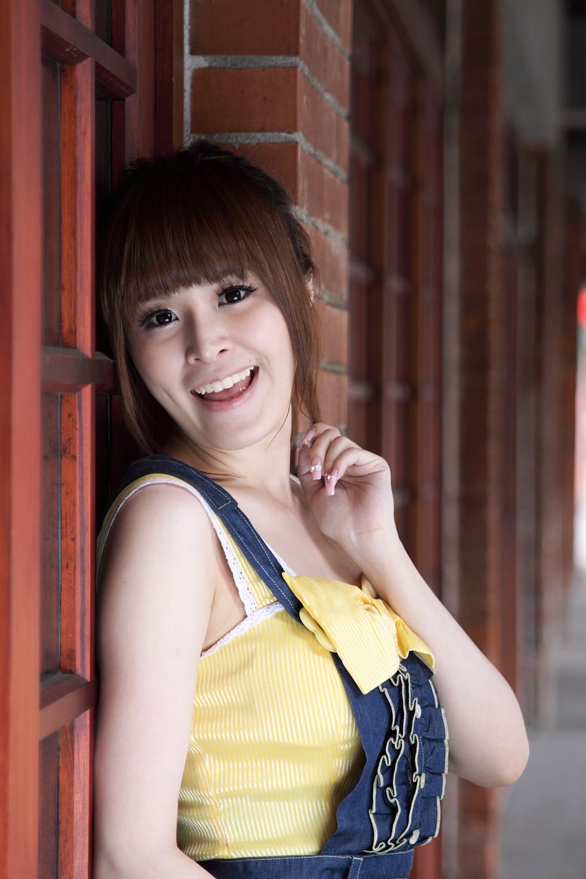 台湾可爱妹子白白/李依璇《外拍图片》写真合集