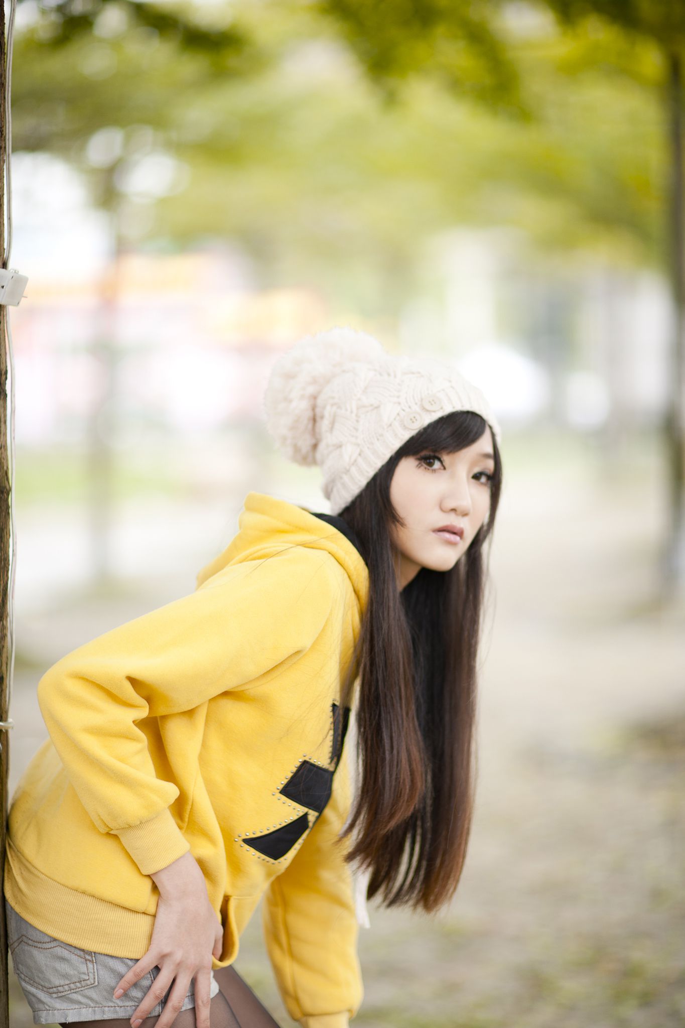 Tina李霜《黑丝街拍图片》写真合集