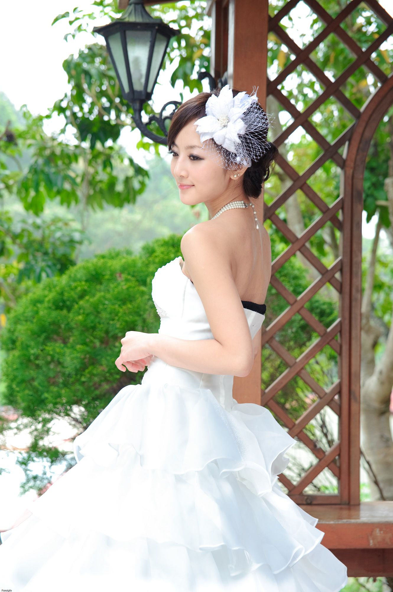 张凯洁/张允霏《日月潭+紙教堂(婚紗)》