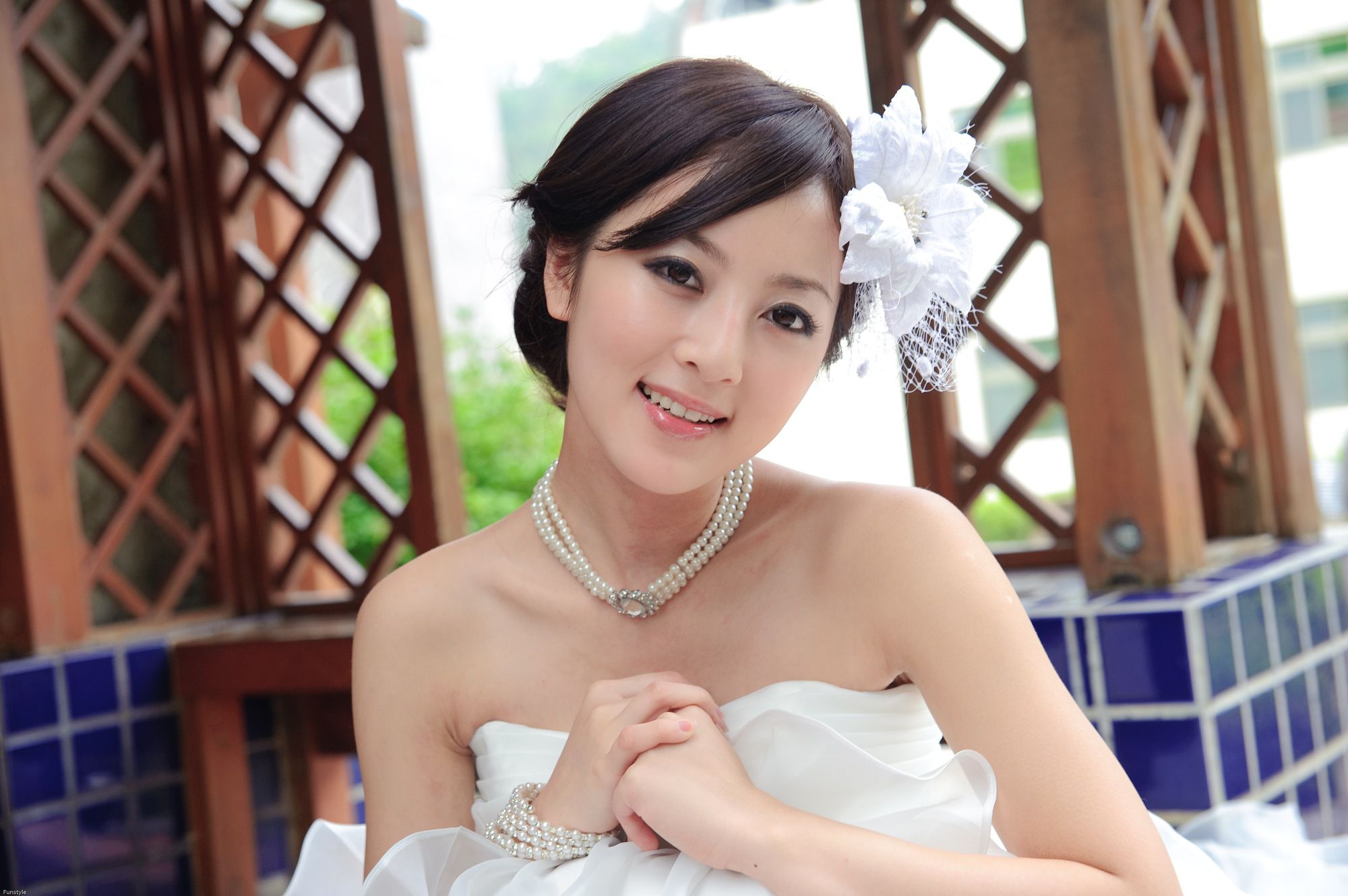 张凯洁/张允霏《日月潭+紙教堂(婚紗)》