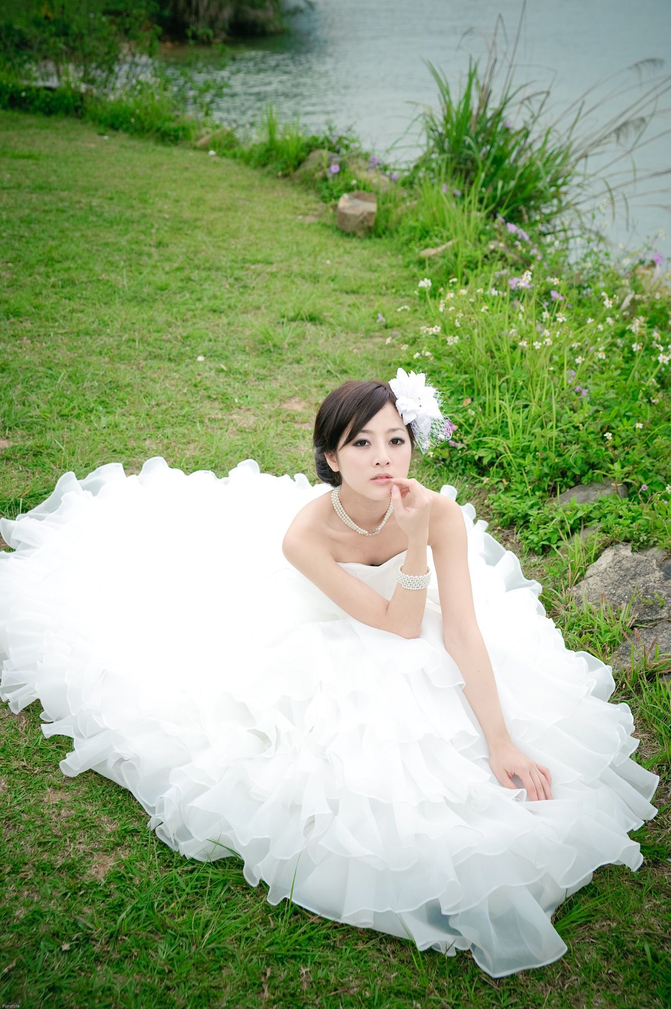 张凯洁/张允霏《日月潭+紙教堂(婚紗)》