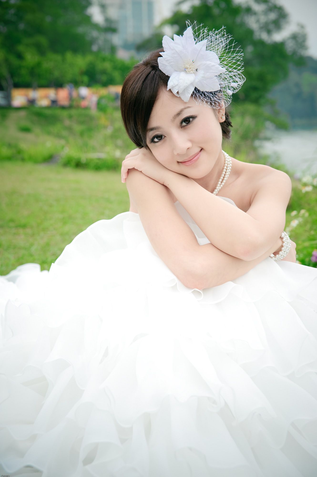 张凯洁/张允霏《日月潭+紙教堂(婚紗)》