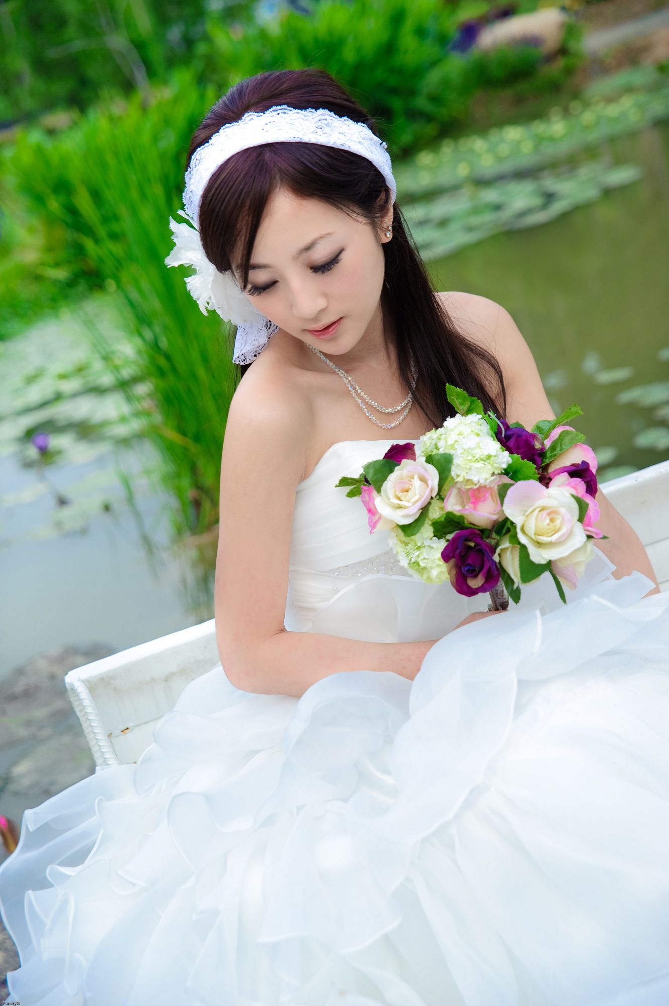 张凯洁/张允霏《日月潭+紙教堂(婚紗)》