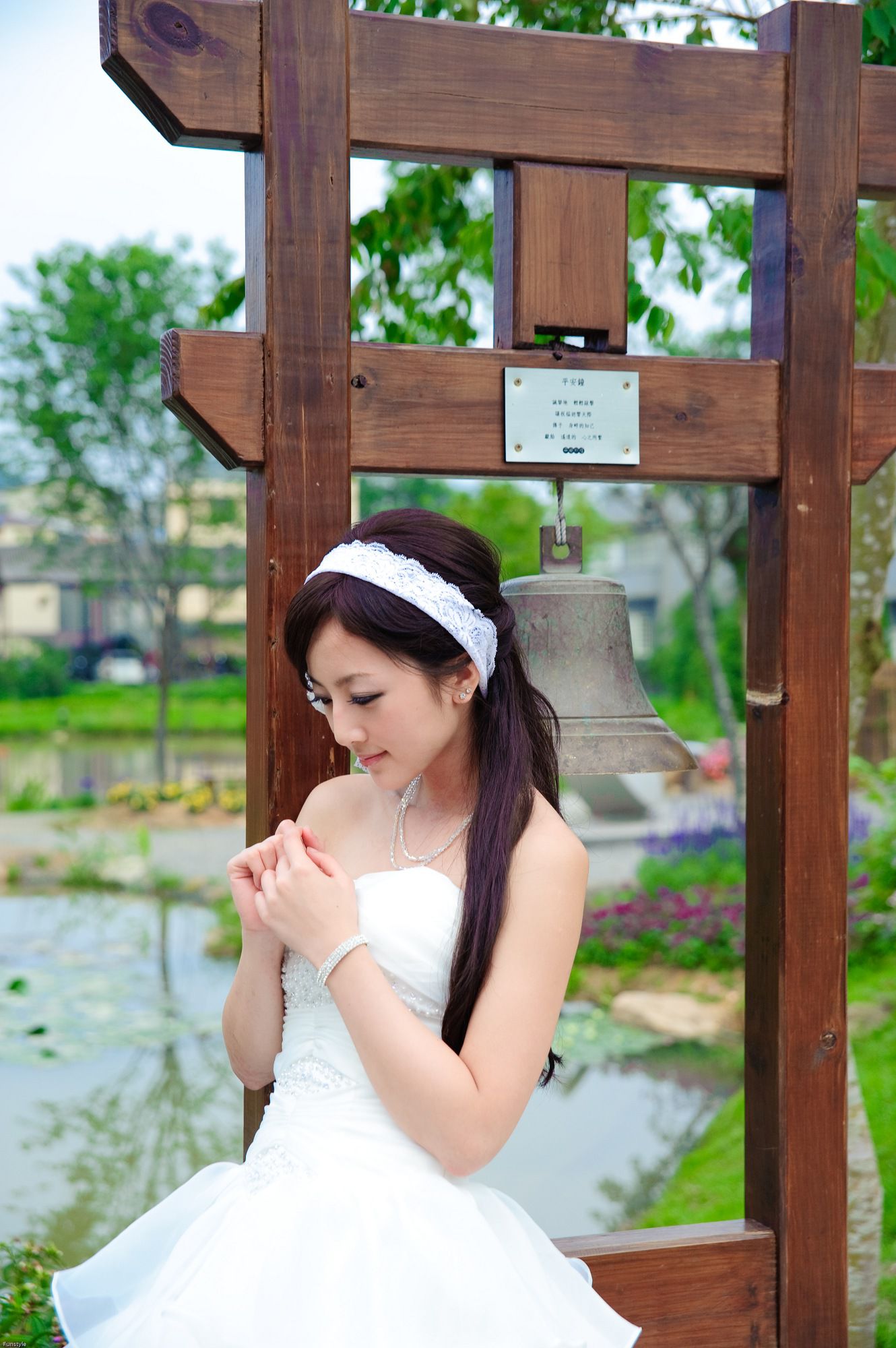张凯洁/张允霏《日月潭+紙教堂(婚紗)》