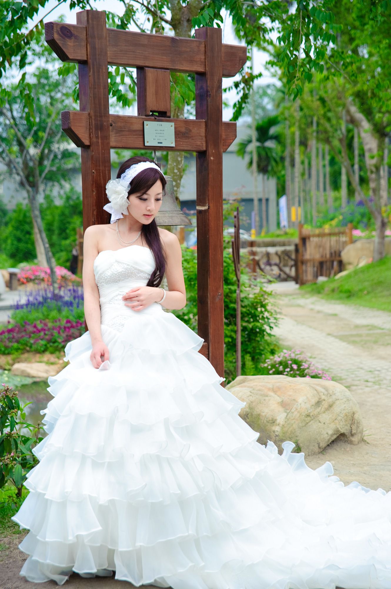 张凯洁/张允霏《日月潭+紙教堂(婚紗)》