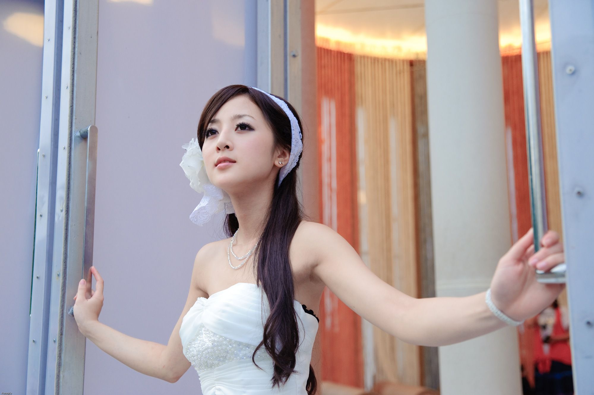 张凯洁/张允霏《日月潭+紙教堂(婚紗)》