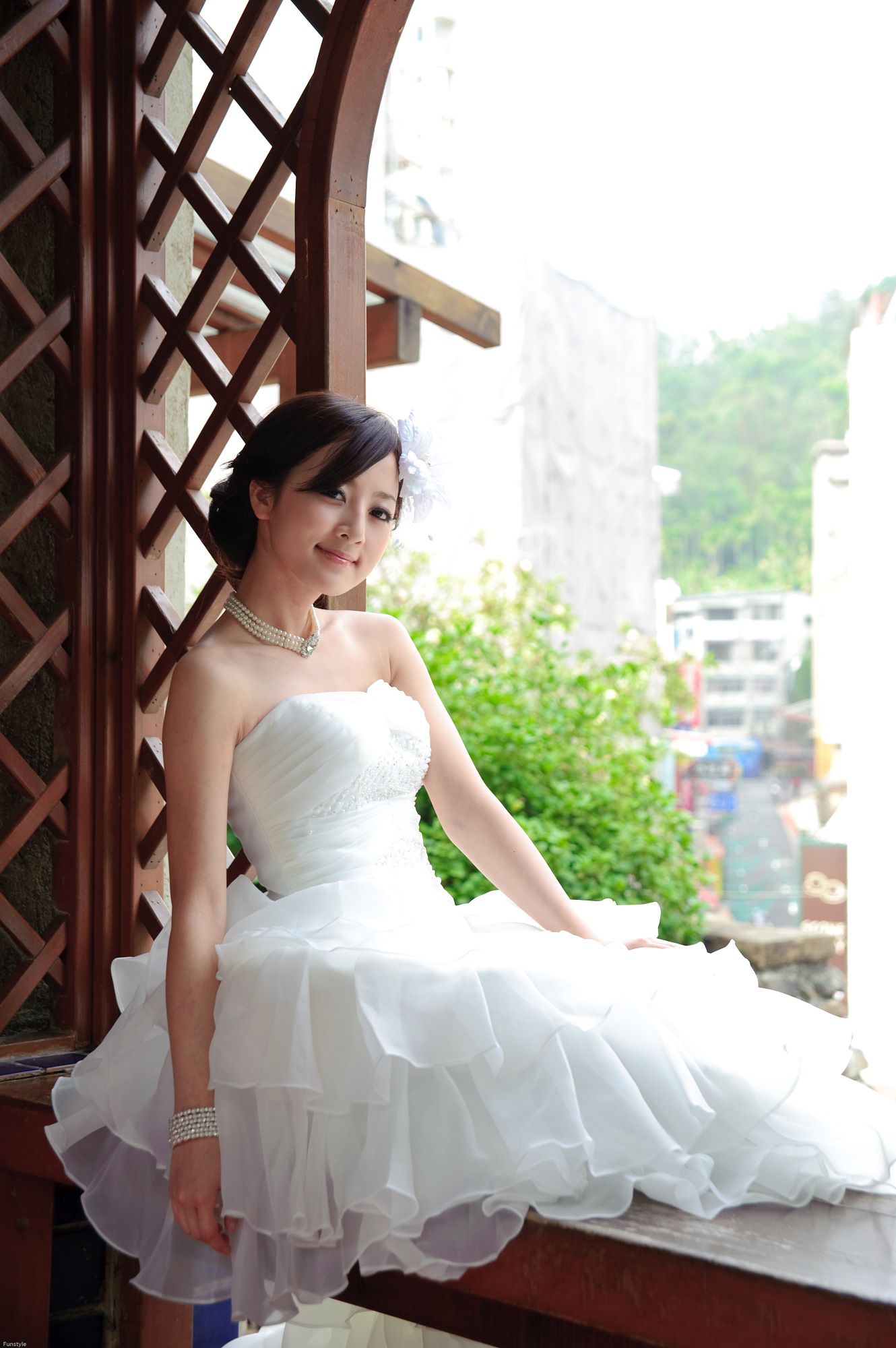 张凯洁/张允霏《日月潭+紙教堂(婚紗)》