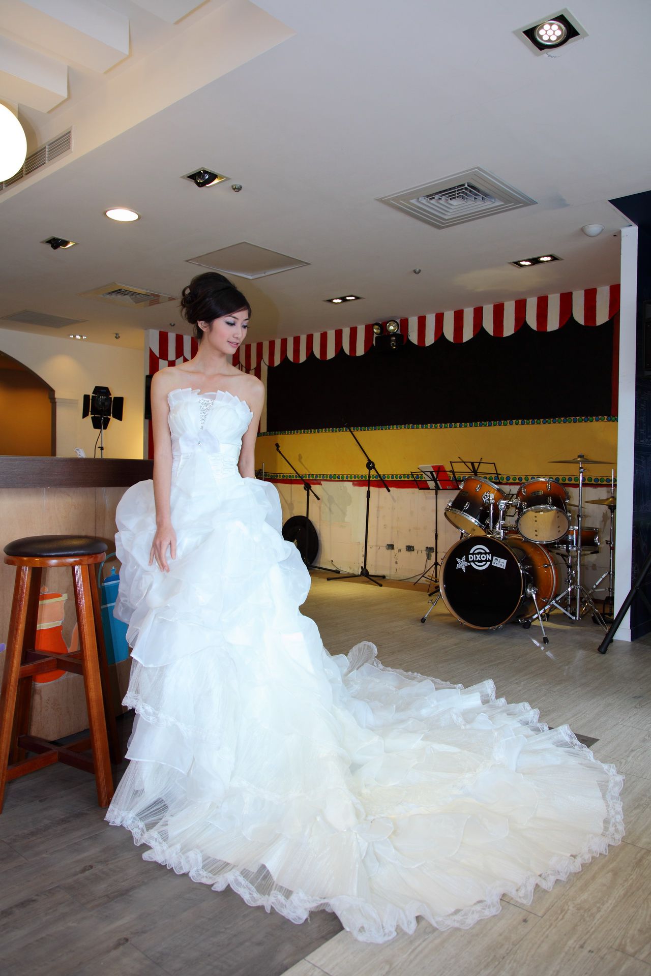 台湾气质美女Emily《唯美白色婚纱》