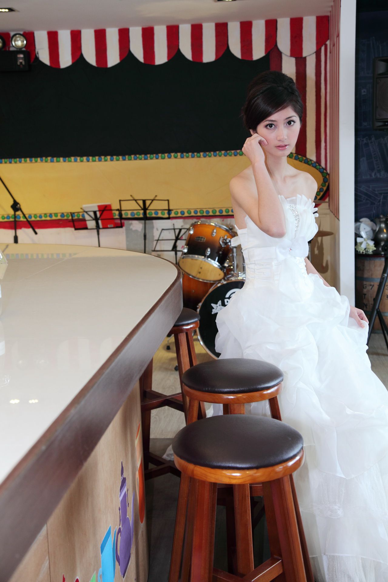 台湾气质美女Emily《唯美白色婚纱》