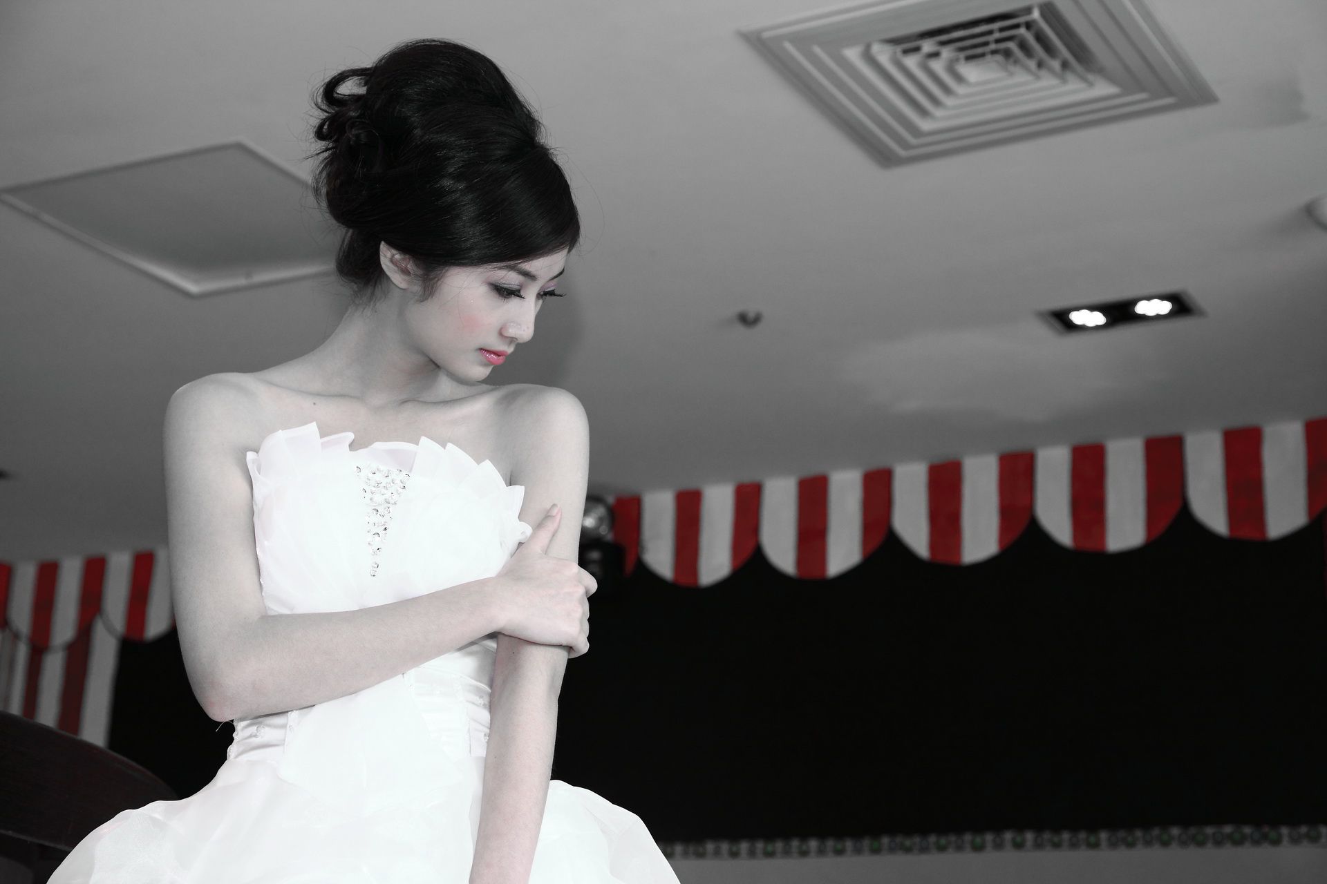 台湾气质美女Emily《唯美白色婚纱》