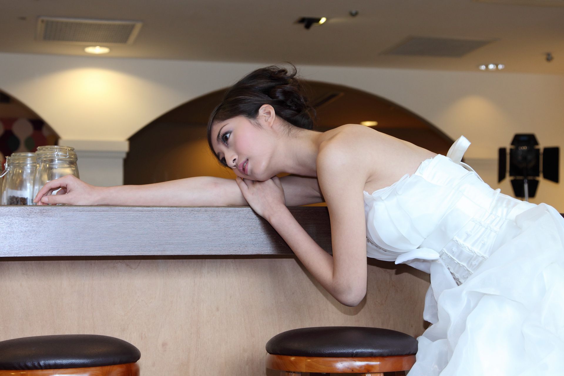 台湾气质美女Emily《唯美白色婚纱》