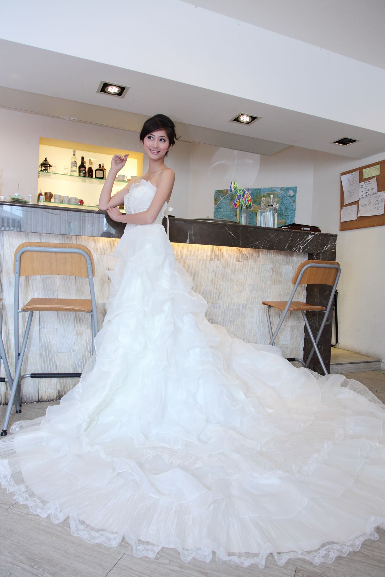 台湾气质美女Emily《唯美白色婚纱》
